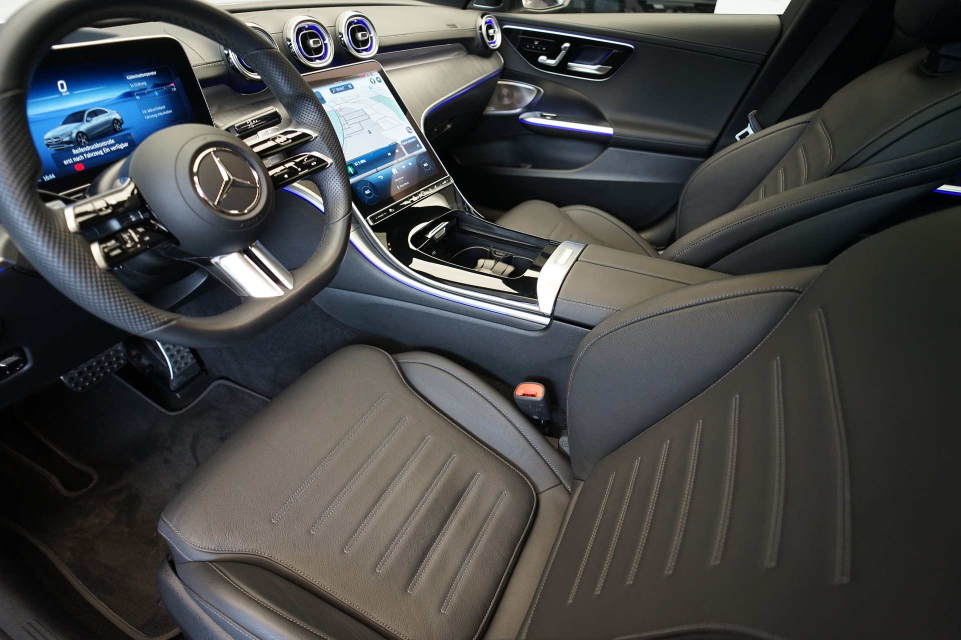 MERCEDES-BENZ C 200 4Matic AMG Line *CH-Fahrzeug*-image-12