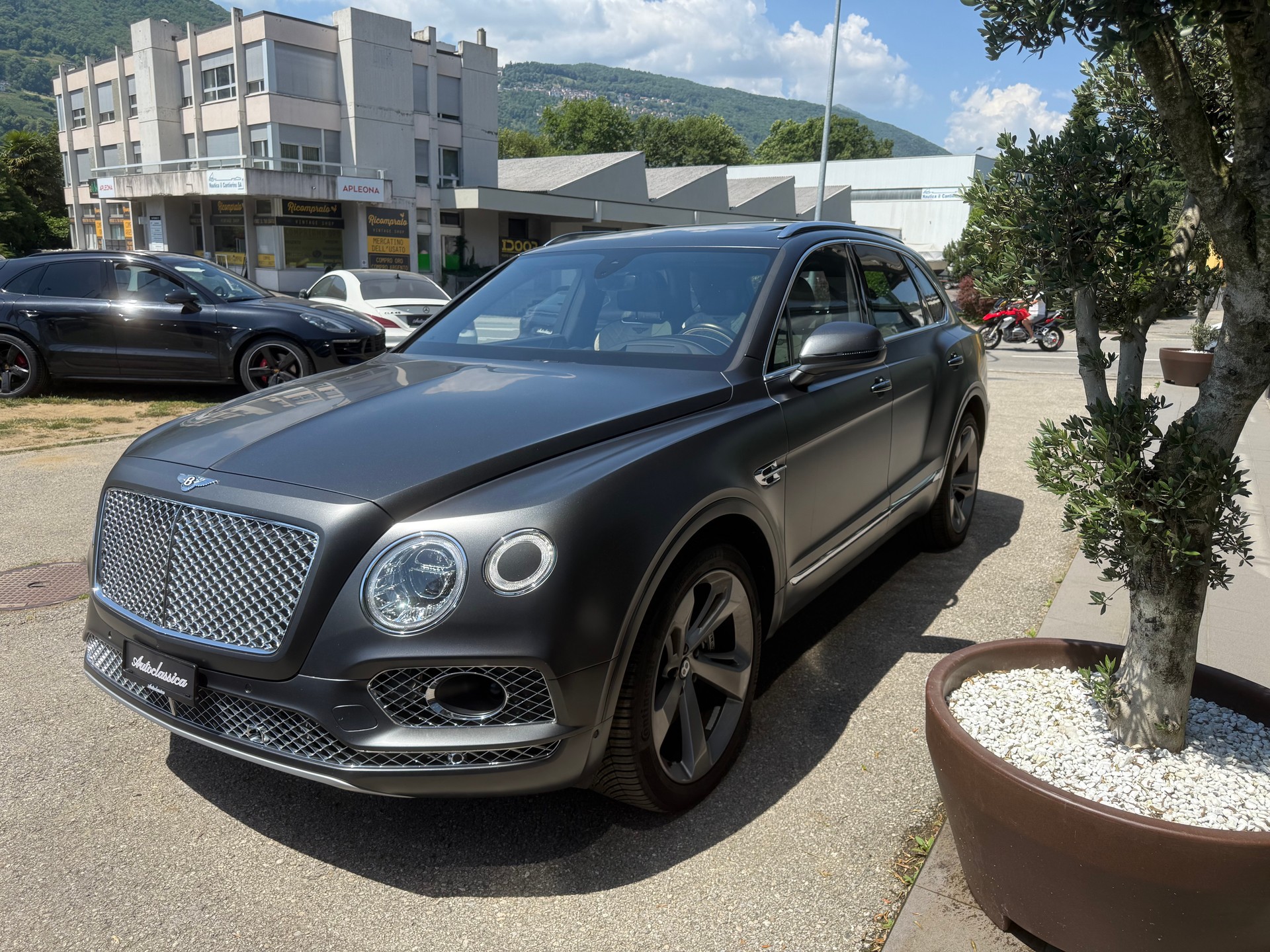 BENTLEY Bentayga V8-image-5