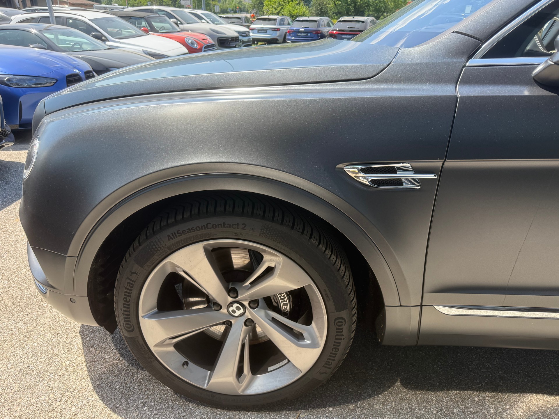 BENTLEY Bentayga V8-image-19