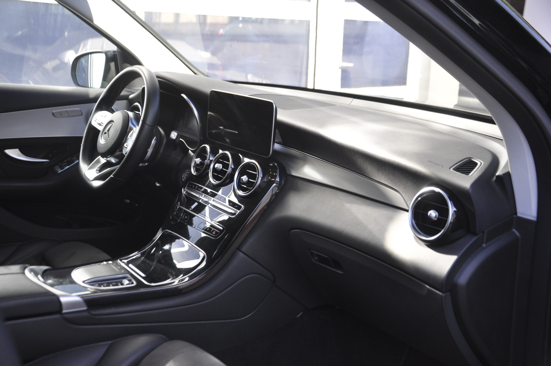 MERCEDES-BENZ GLC 300 e AMG Line 4Matic 9G-Tronic I Anhängerkupplung-image-7