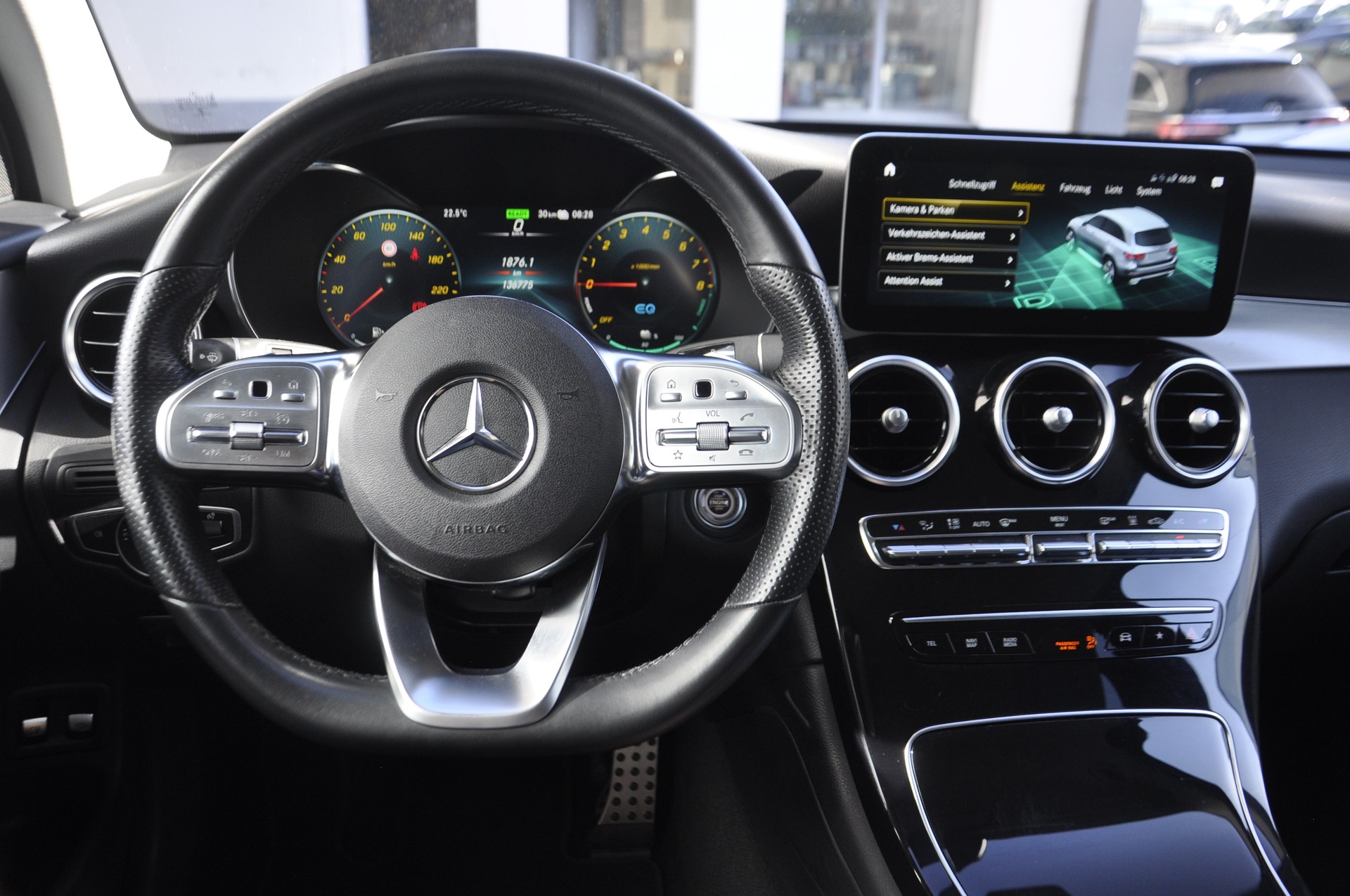 MERCEDES-BENZ GLC 300 e AMG Line 4Matic 9G-Tronic I Anhängerkupplung-image-9
