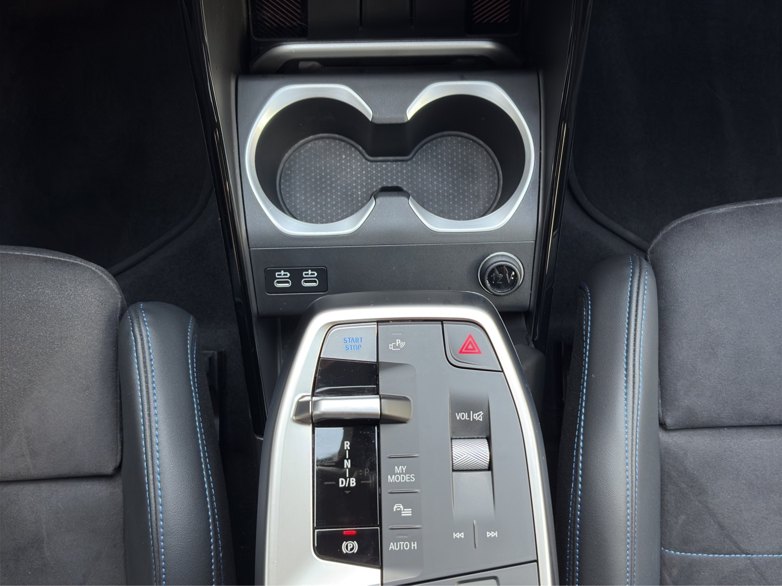 BMW iX1 30 xDrive-image-19