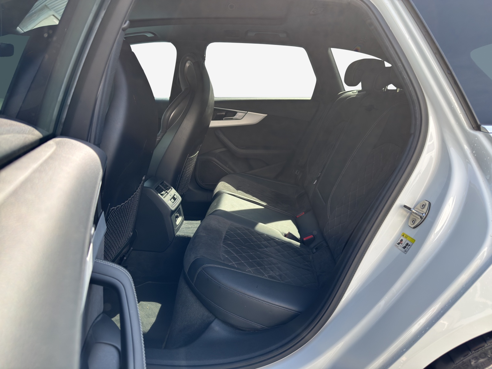AUDI RS4 Avant quattro tiptronic-image-11