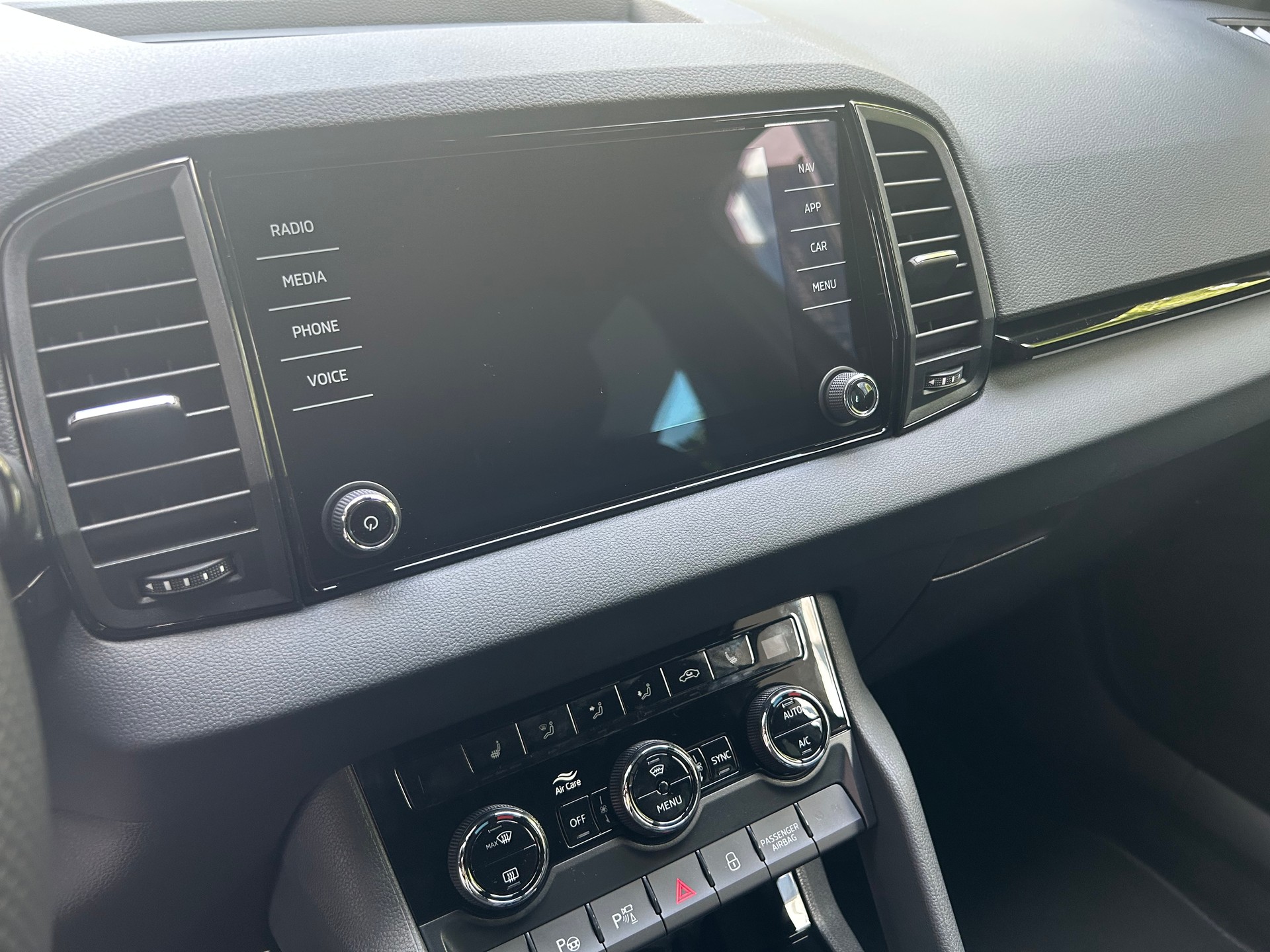 SKODA Karoq 1.5 TSI SportLine DSG-image-12