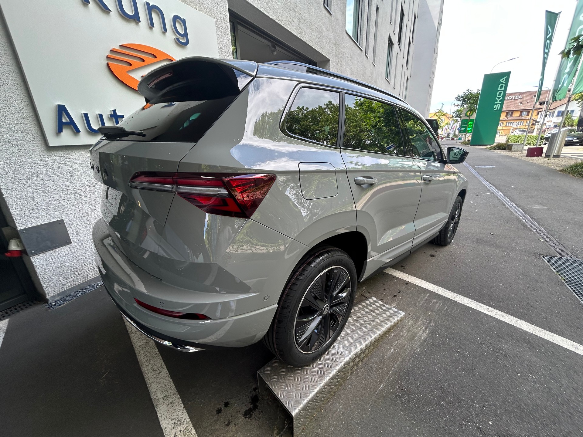 SKODA Karoq 1.5 TSI SportLine DSG-image-2