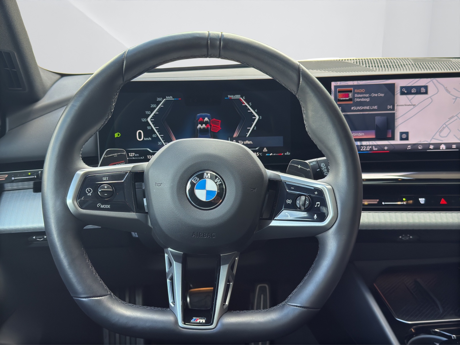 BMW 520d xDrive Touring-image-16