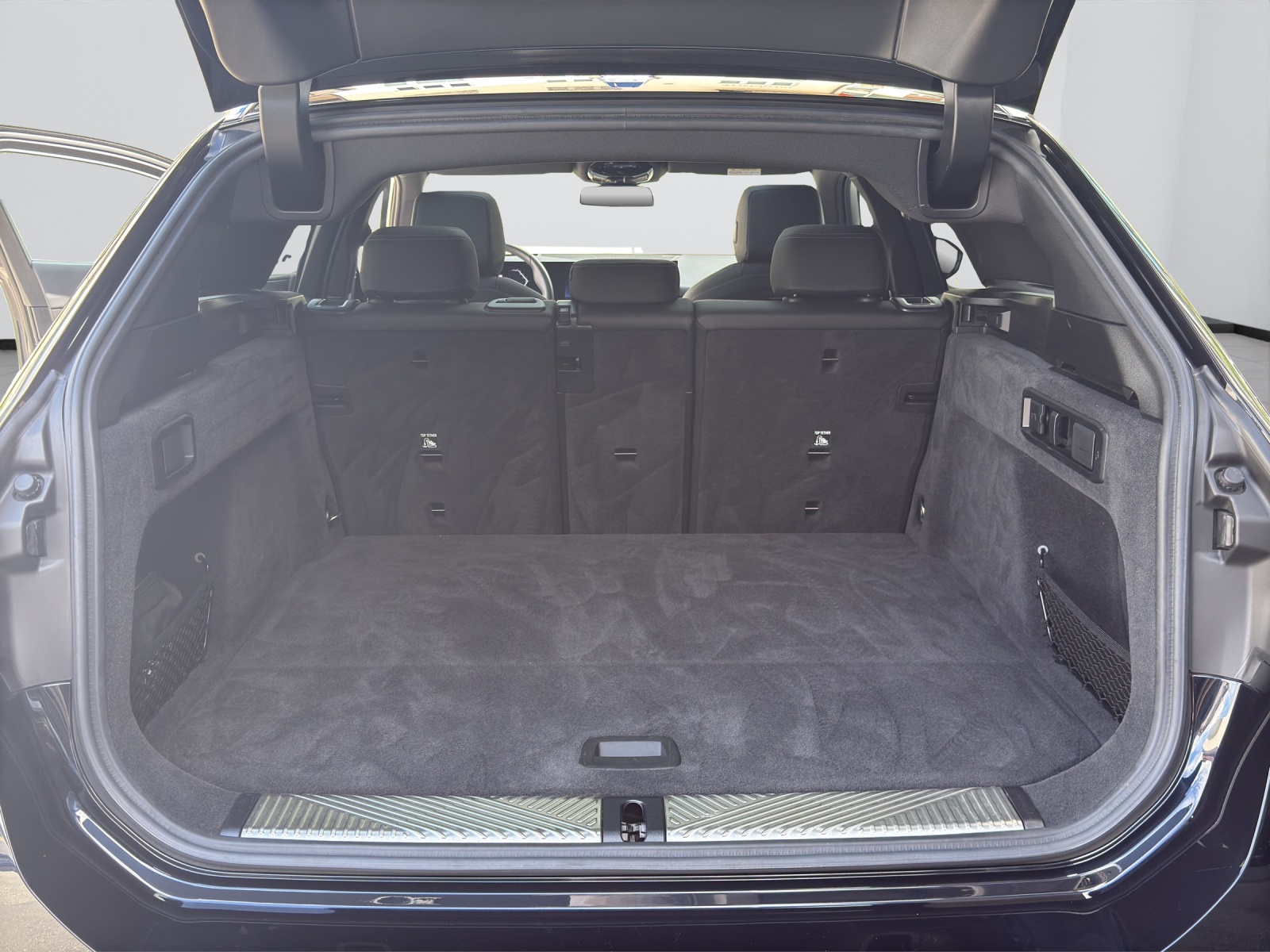 BMW 520d xDrive Touring-image-12