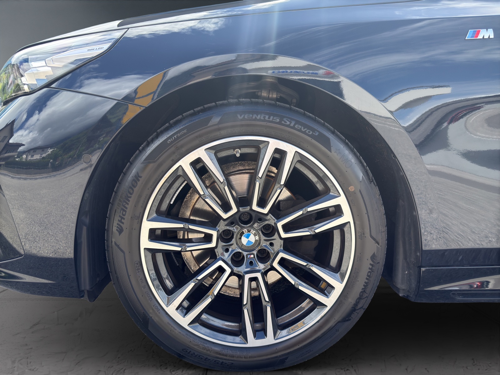 BMW 520d xDrive Touring-image-8