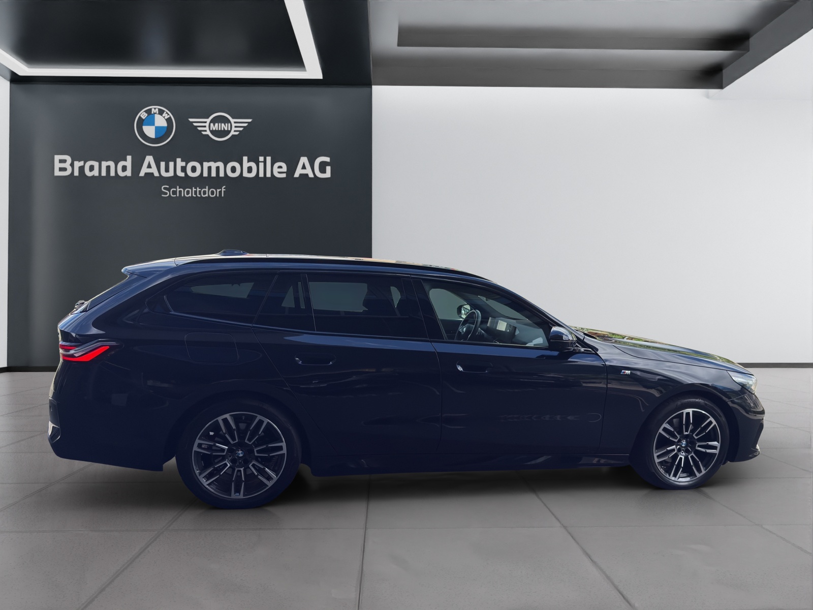 BMW 520d xDrive Touring-image-5