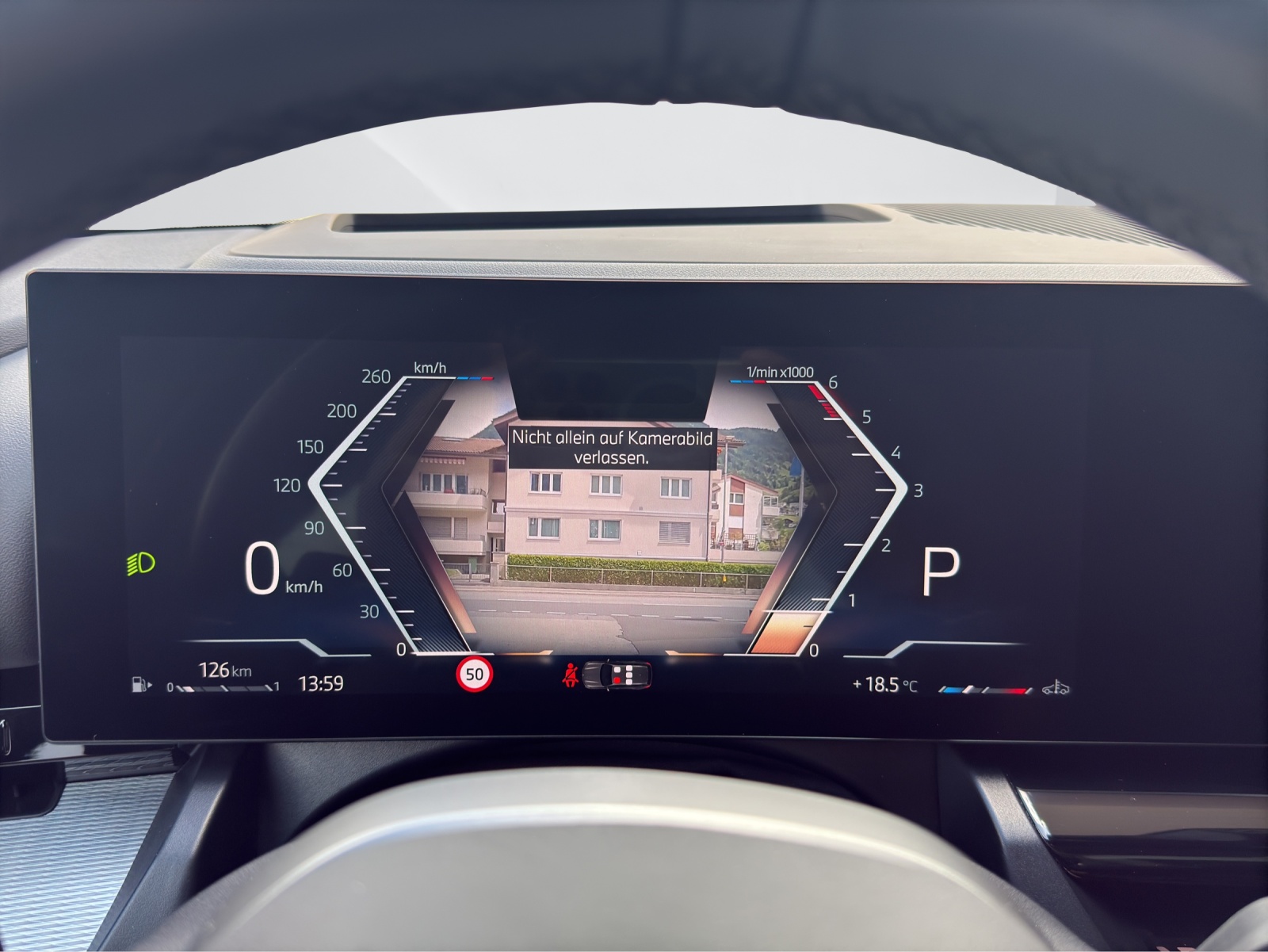 BMW 520d xDrive Touring-image-18