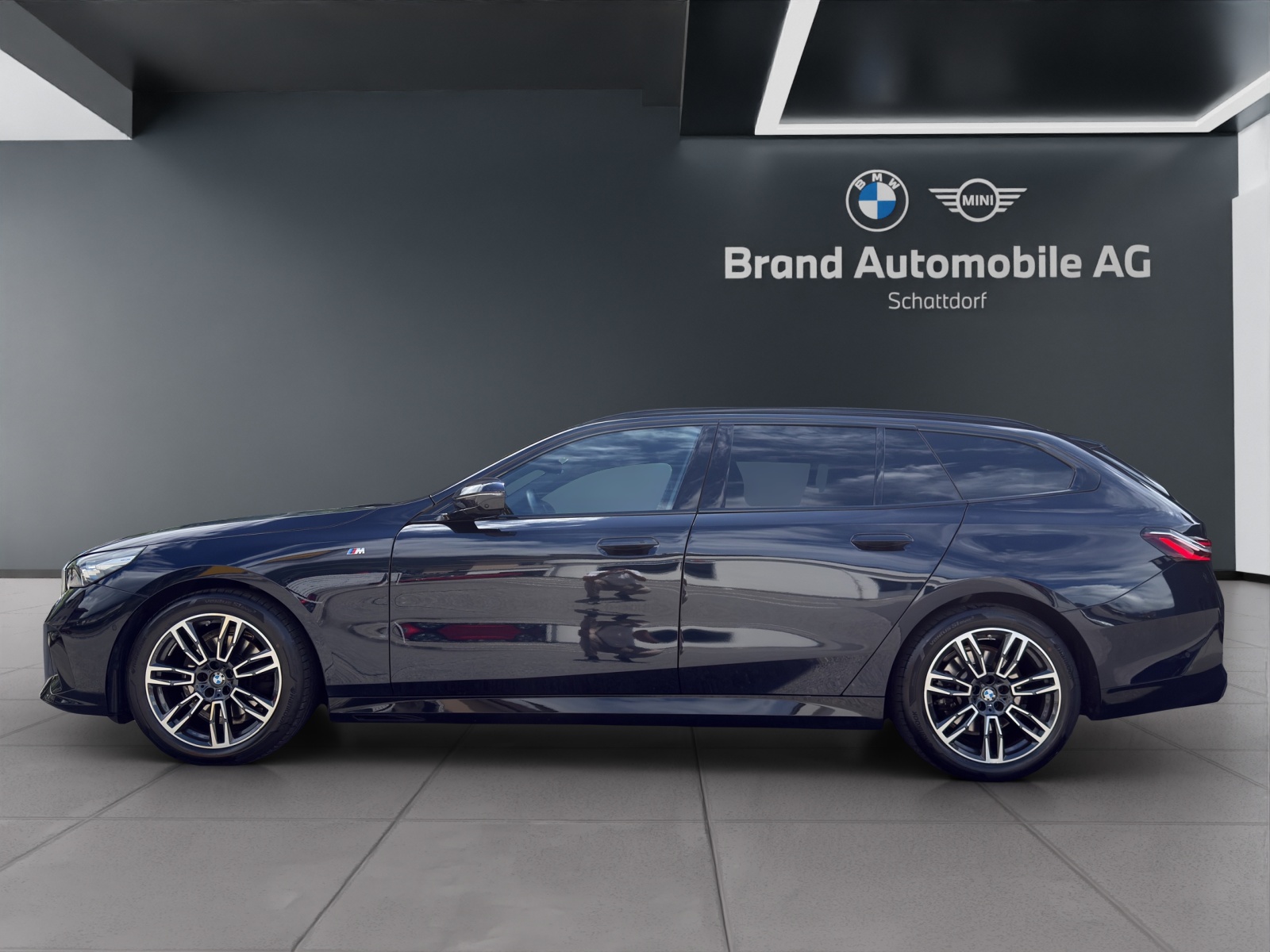 BMW 520d xDrive Touring-image-1