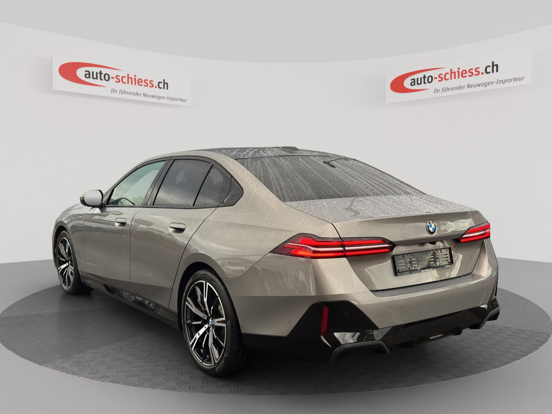 BMW 520i 48V M Sport Steptronic-image-2