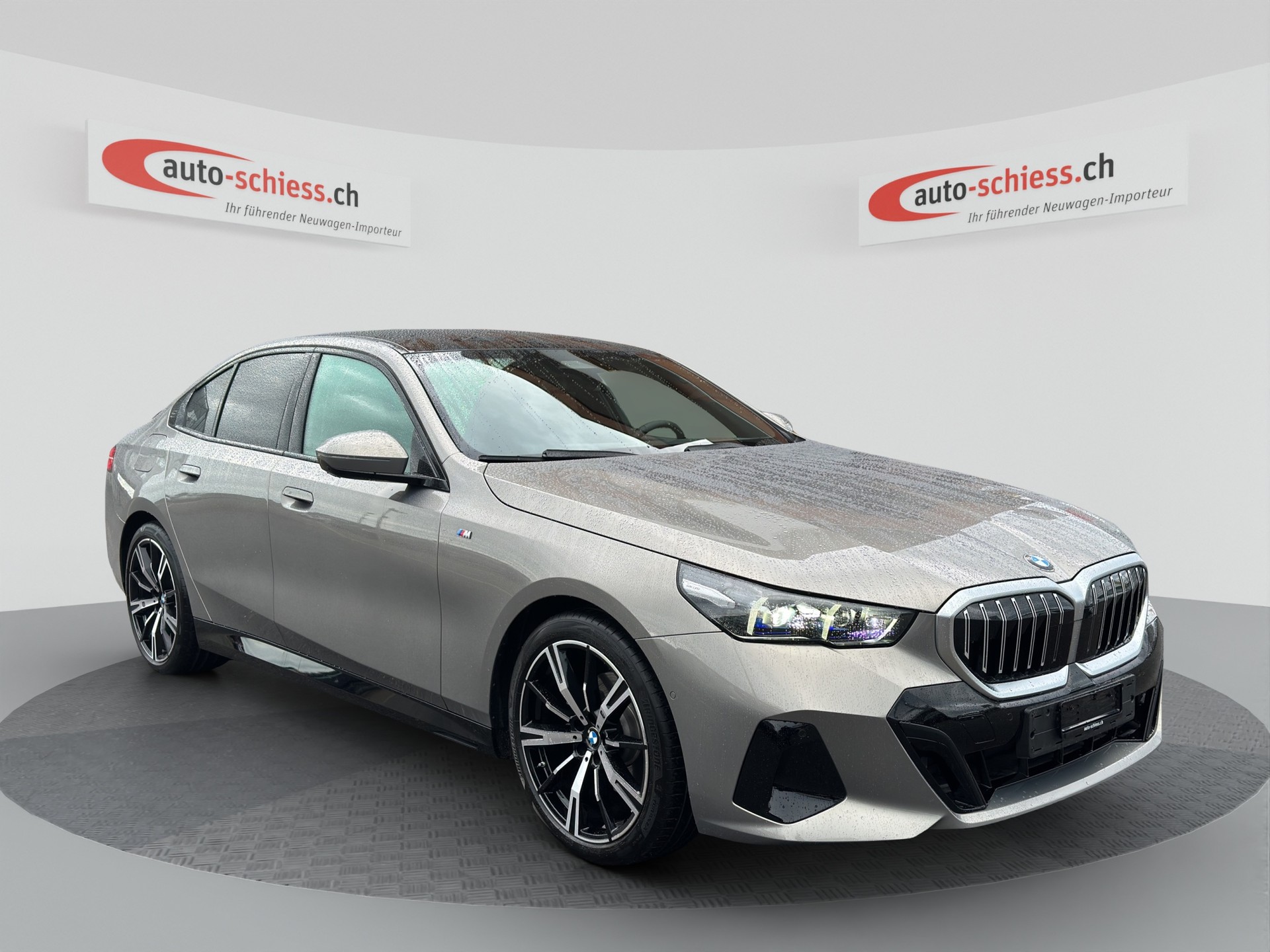 BMW 520i 48V M Sport Steptronic-image-0
