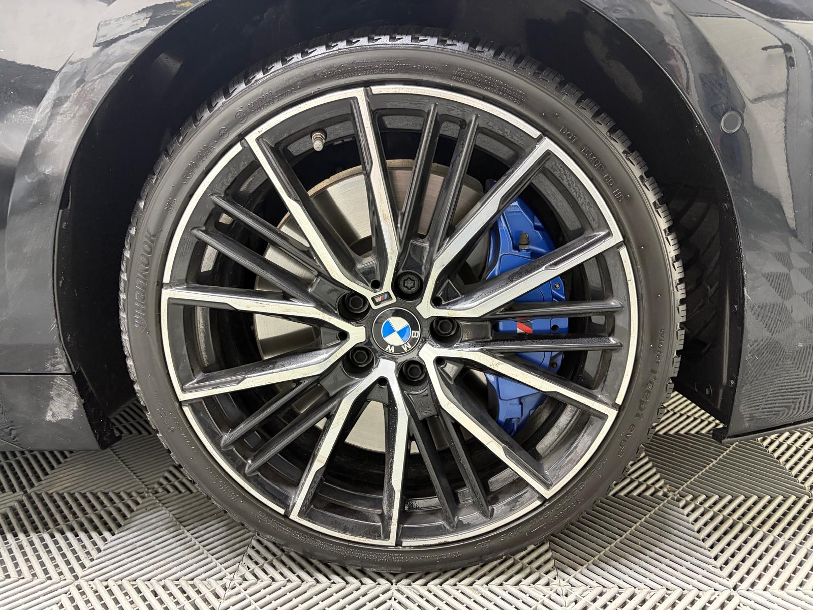 BMW M135i xDrive Steptronic-image-30