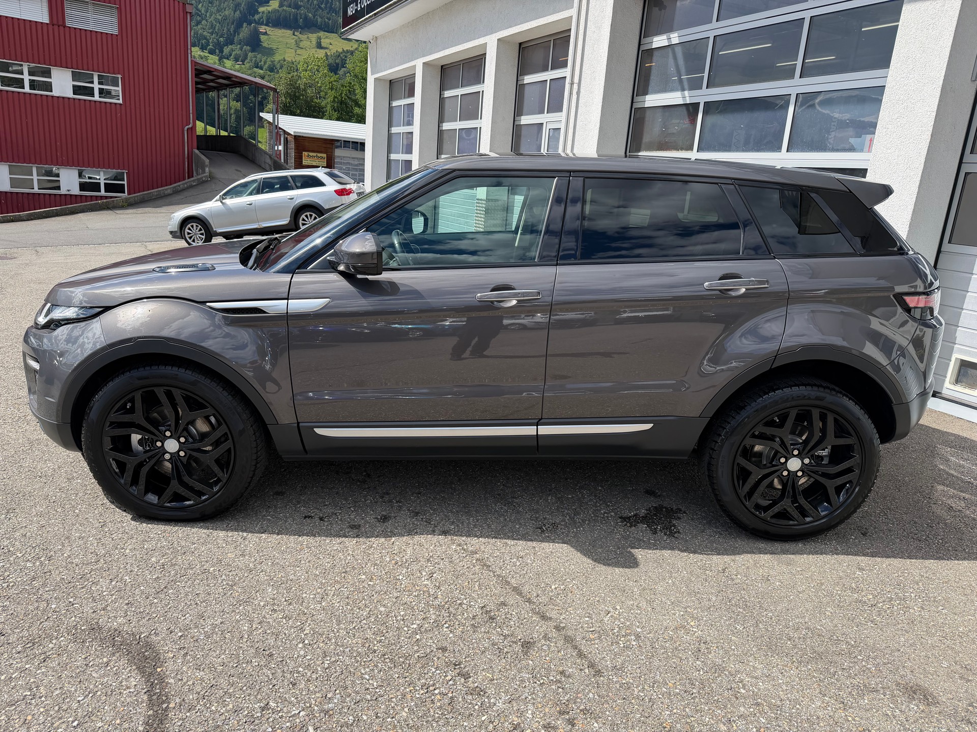 LAND ROVER Range Rover Evoque 2.0 TD4 Pure AT9-image-1