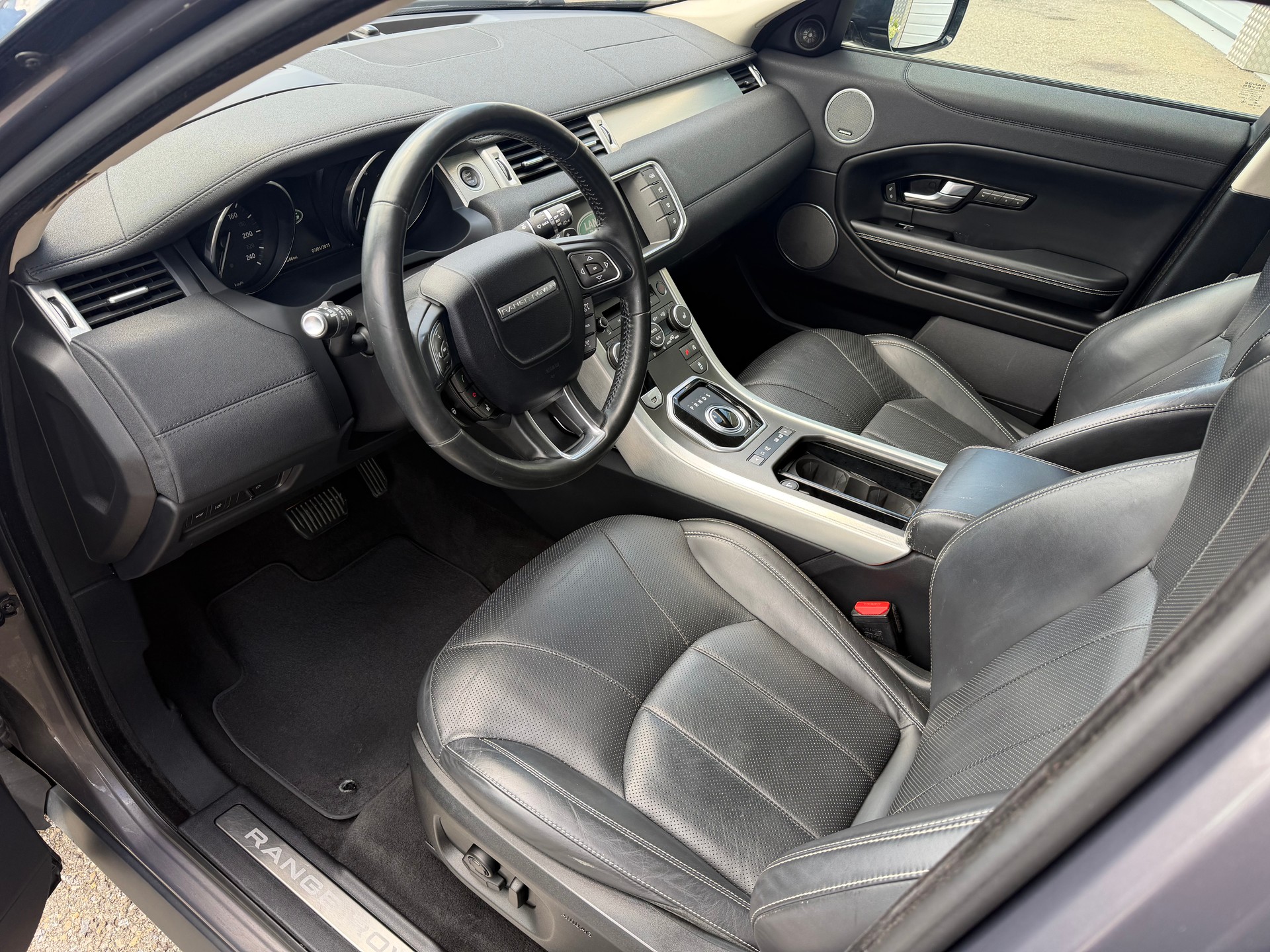 LAND ROVER Range Rover Evoque 2.0 TD4 Pure AT9-image-4