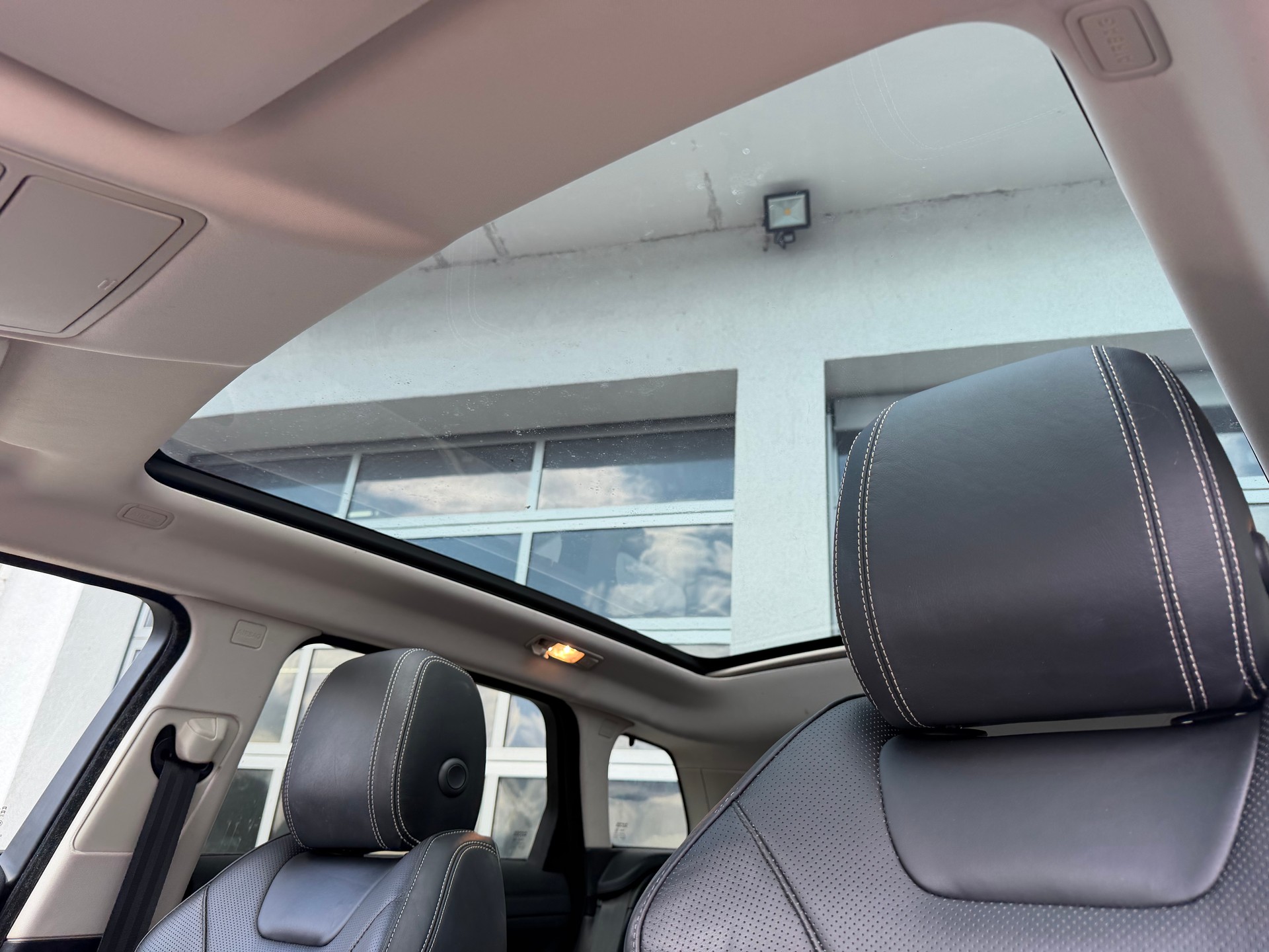 LAND ROVER Range Rover Evoque 2.0 TD4 Pure AT9-image-9