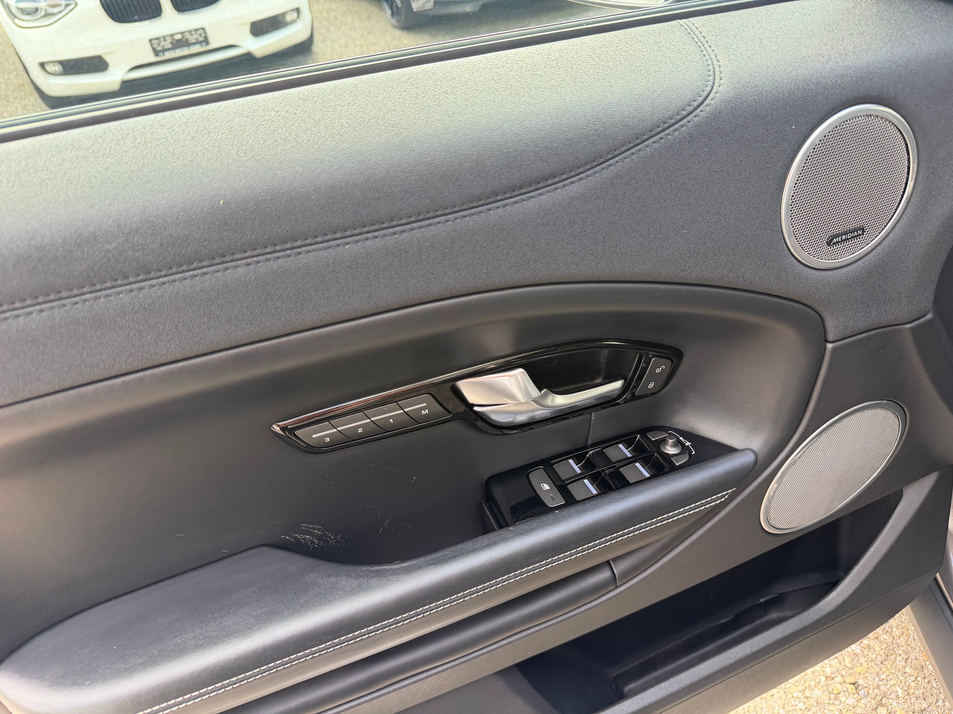 LAND ROVER Range Rover Evoque 2.0 TD4 Pure AT9-image-5