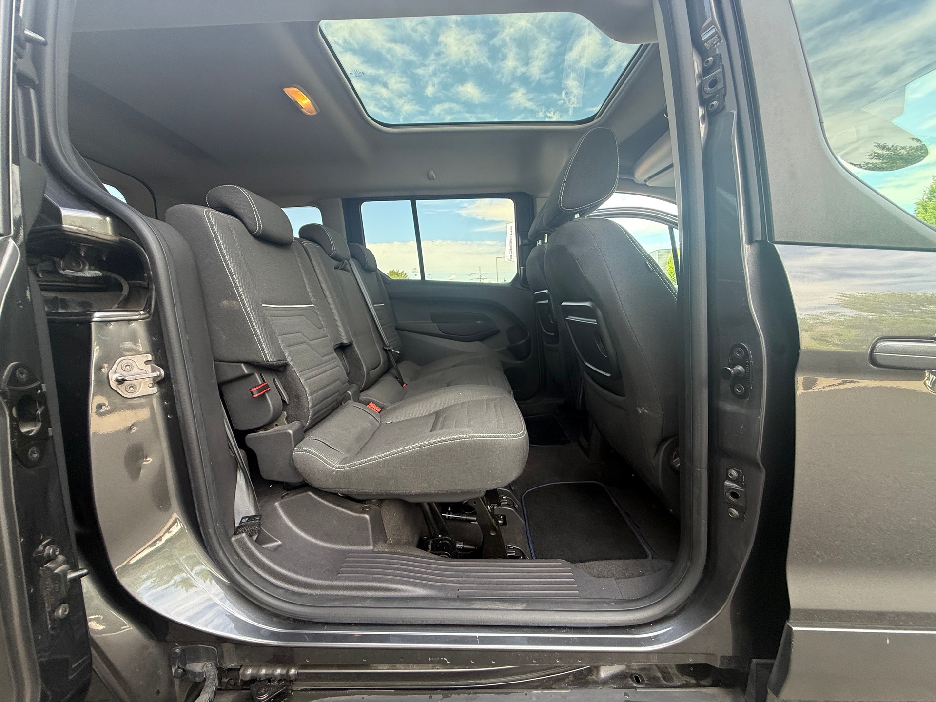 FORD Grand Tourneo Connect 1.5 TDCi Titanium Powershift-image-9
