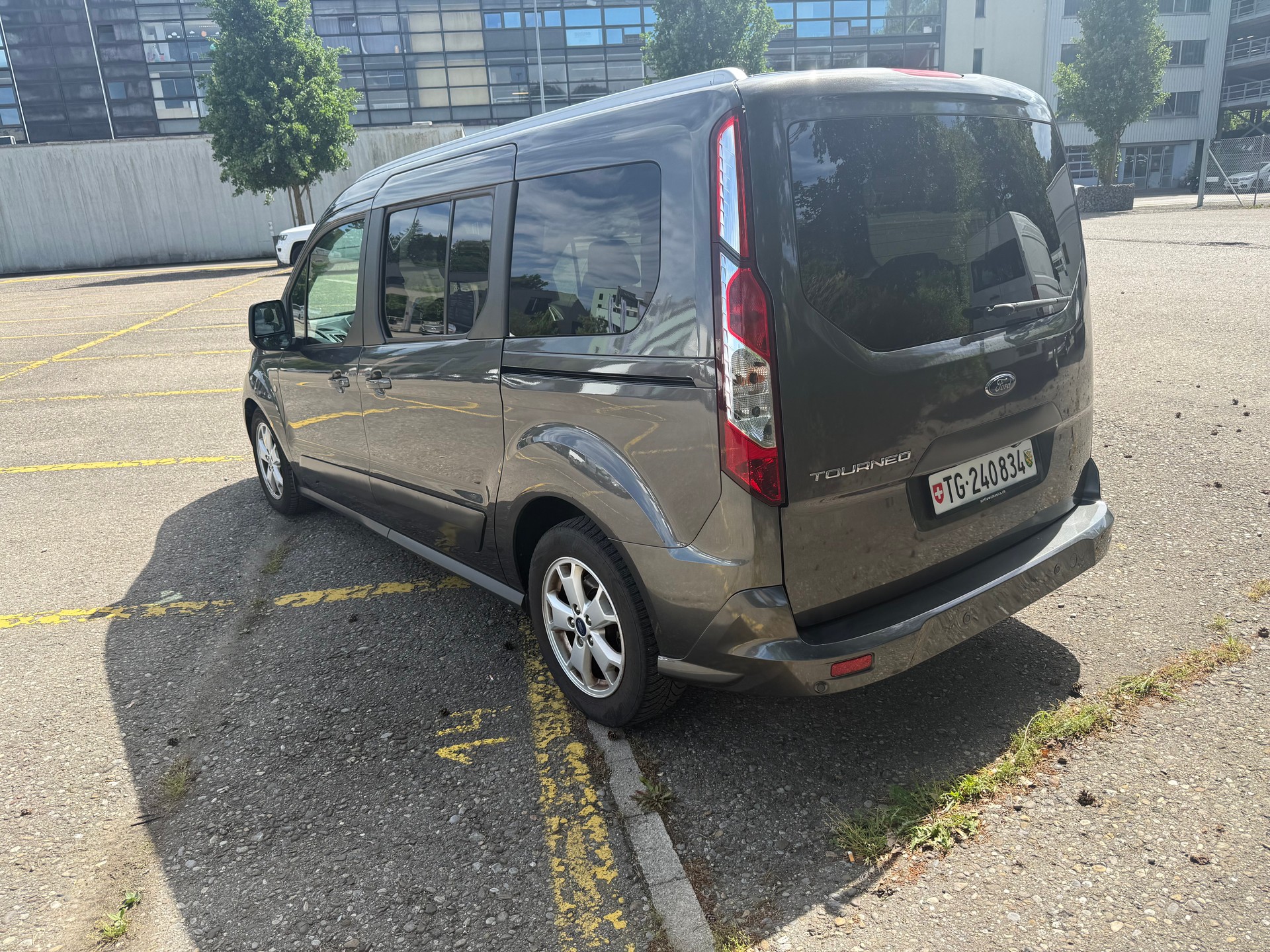 FORD Grand Tourneo Connect 1.5 TDCi Titanium Powershift-image-4