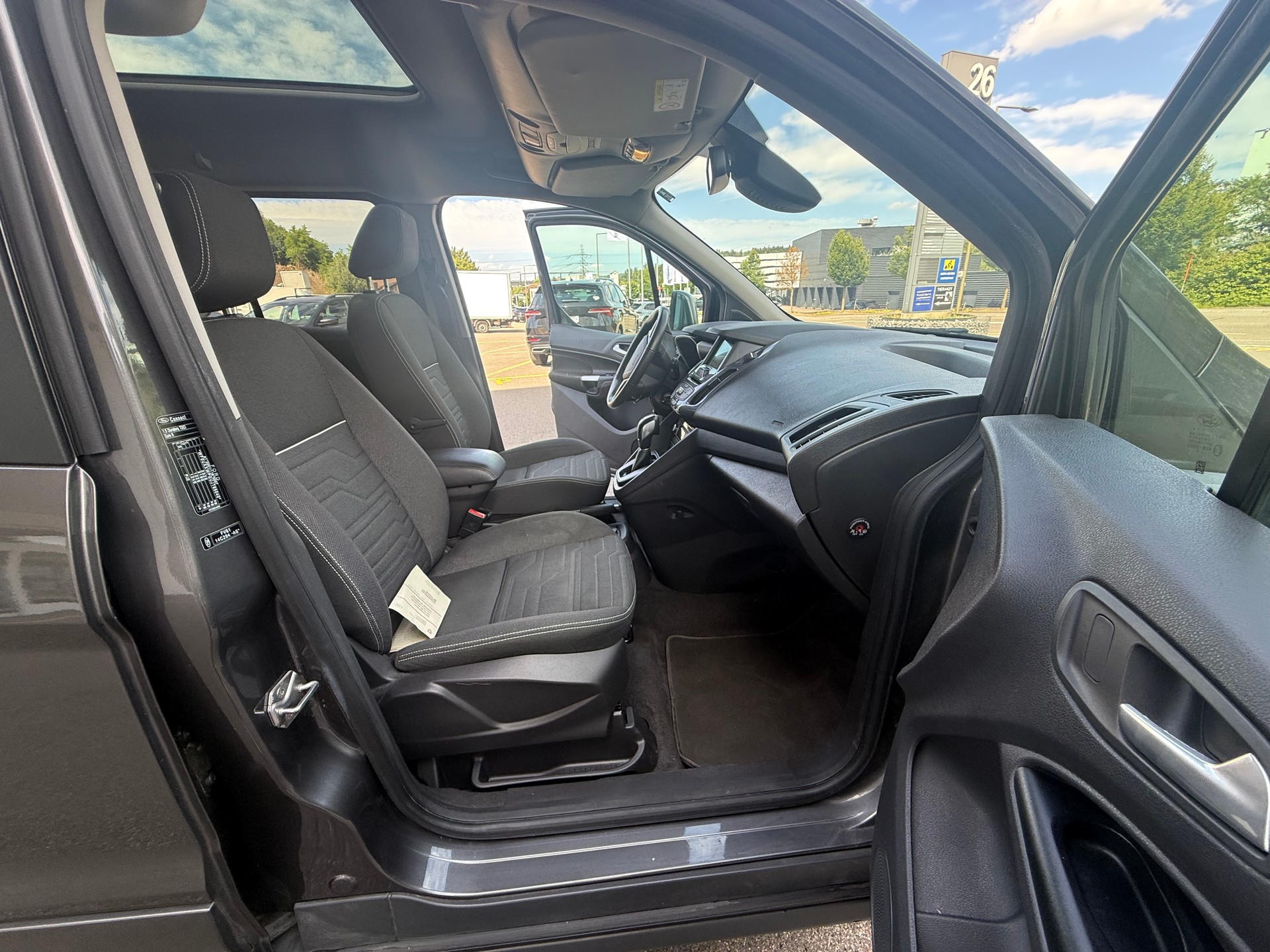 FORD Grand Tourneo Connect 1.5 TDCi Titanium Powershift-image-7