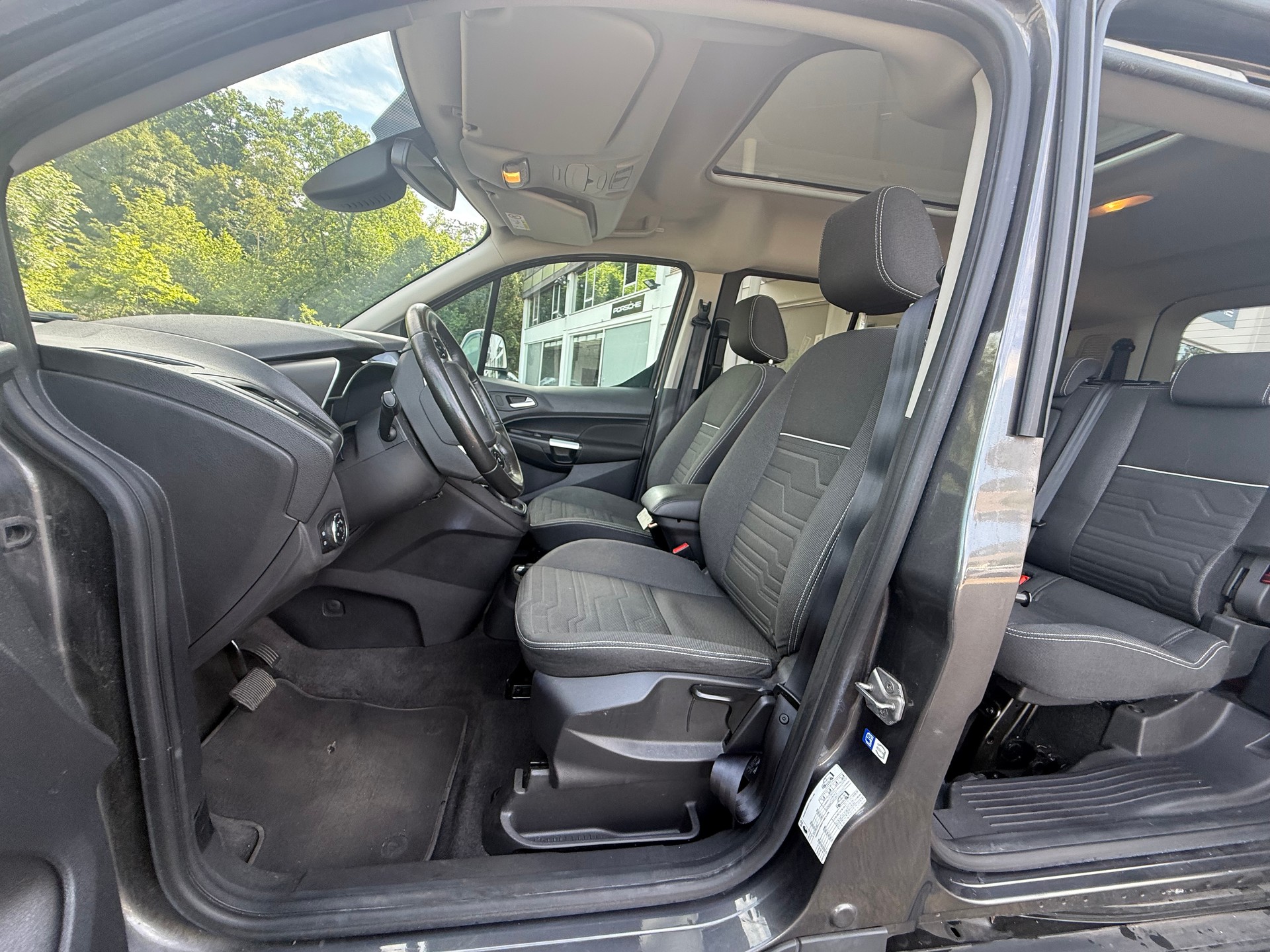 FORD Grand Tourneo Connect 1.5 TDCi Titanium Powershift-image-6