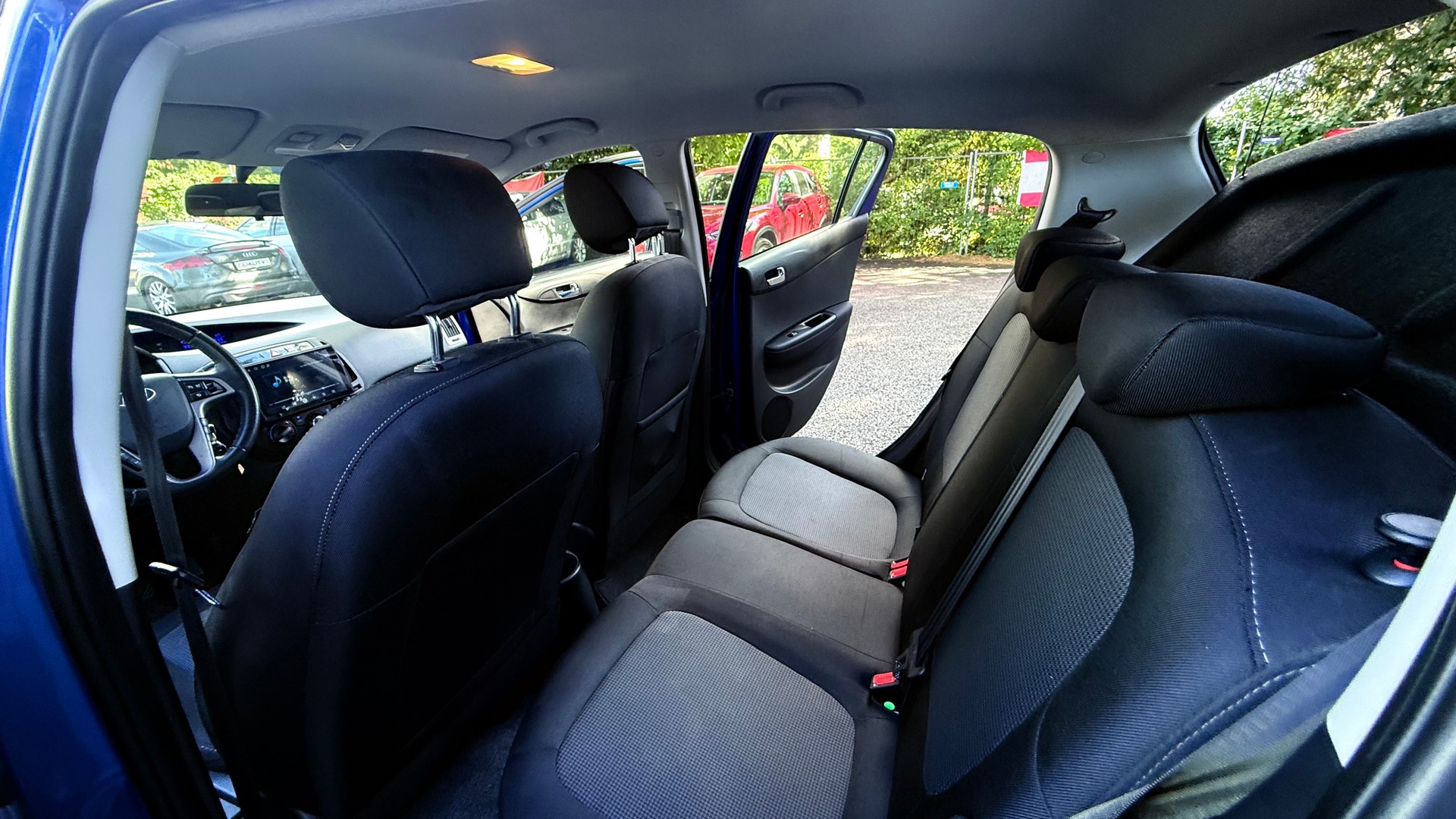 HYUNDAI i20 1.4 Premium-image-8