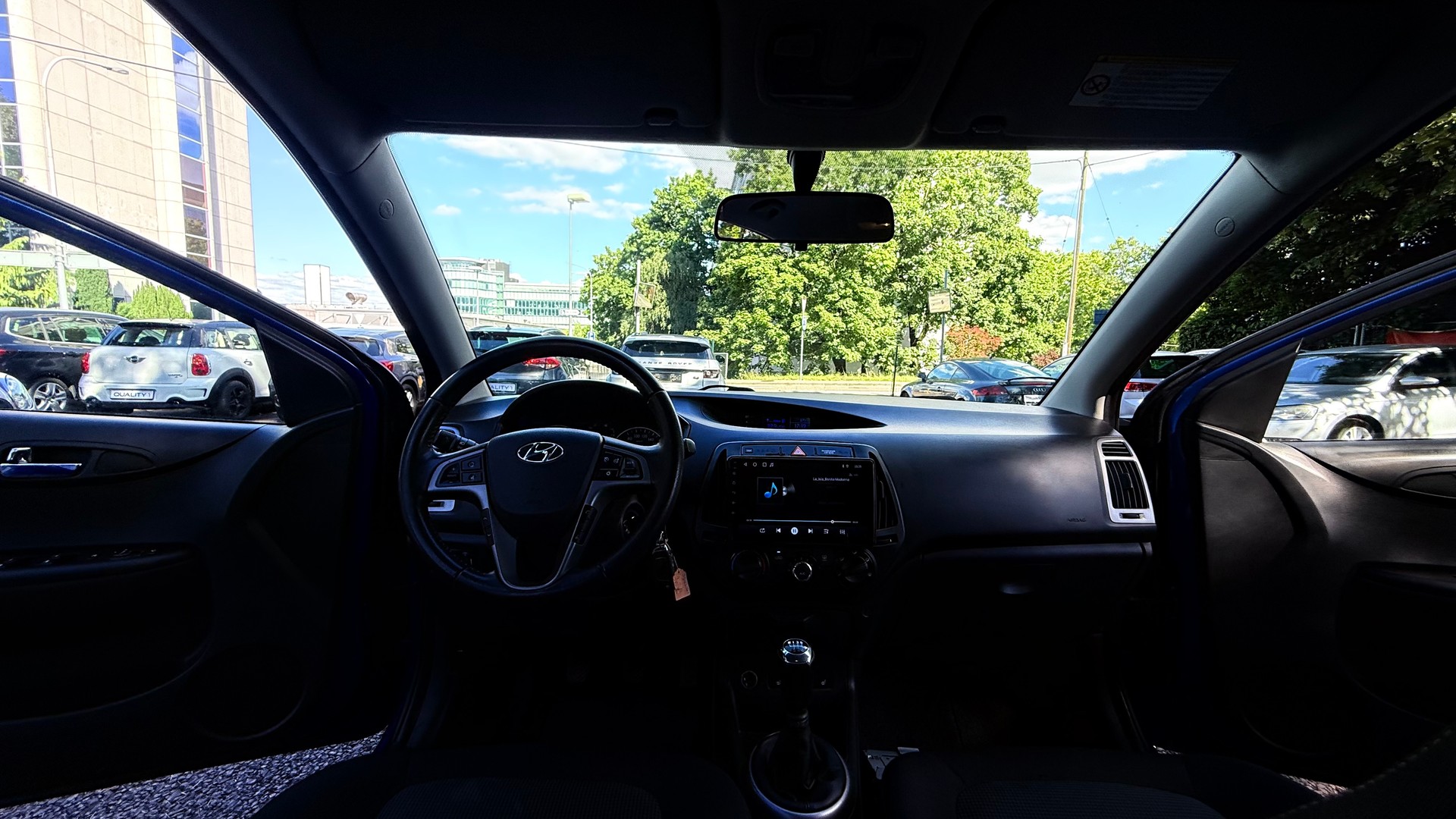 HYUNDAI i20 1.4 Premium-image-9
