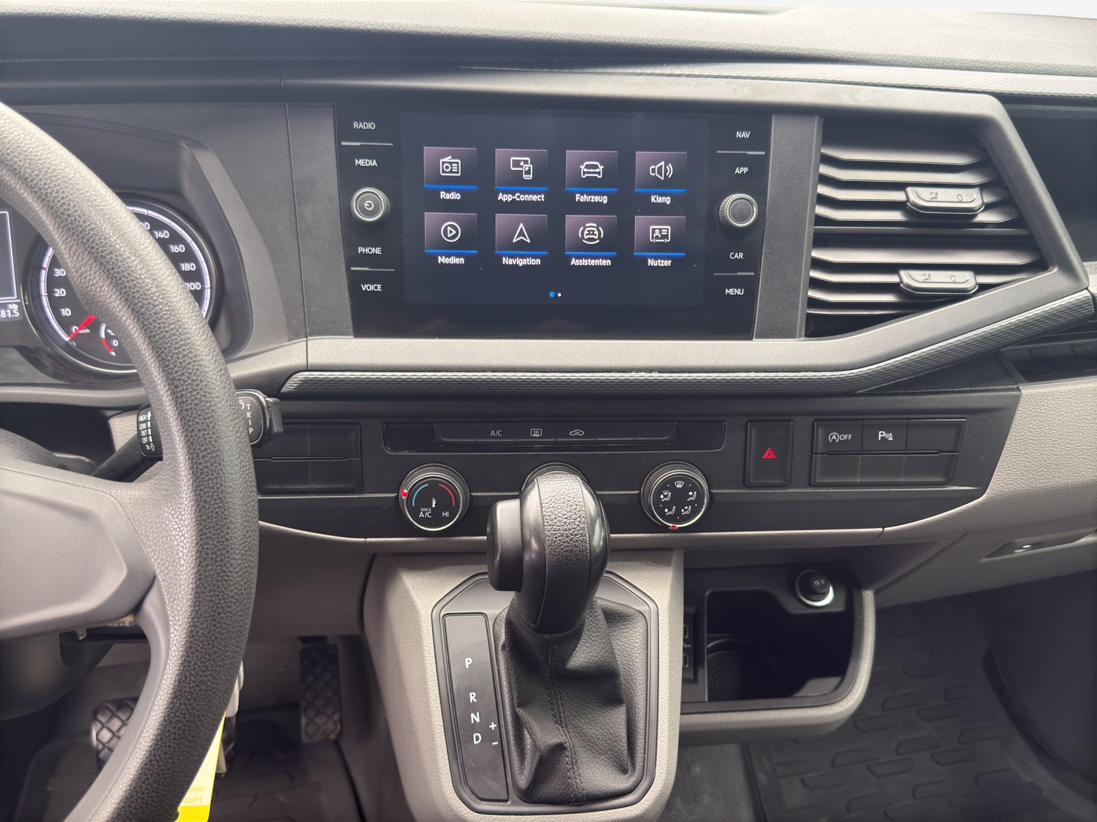 VW T6.1 2.0 TDI DSG-image-9