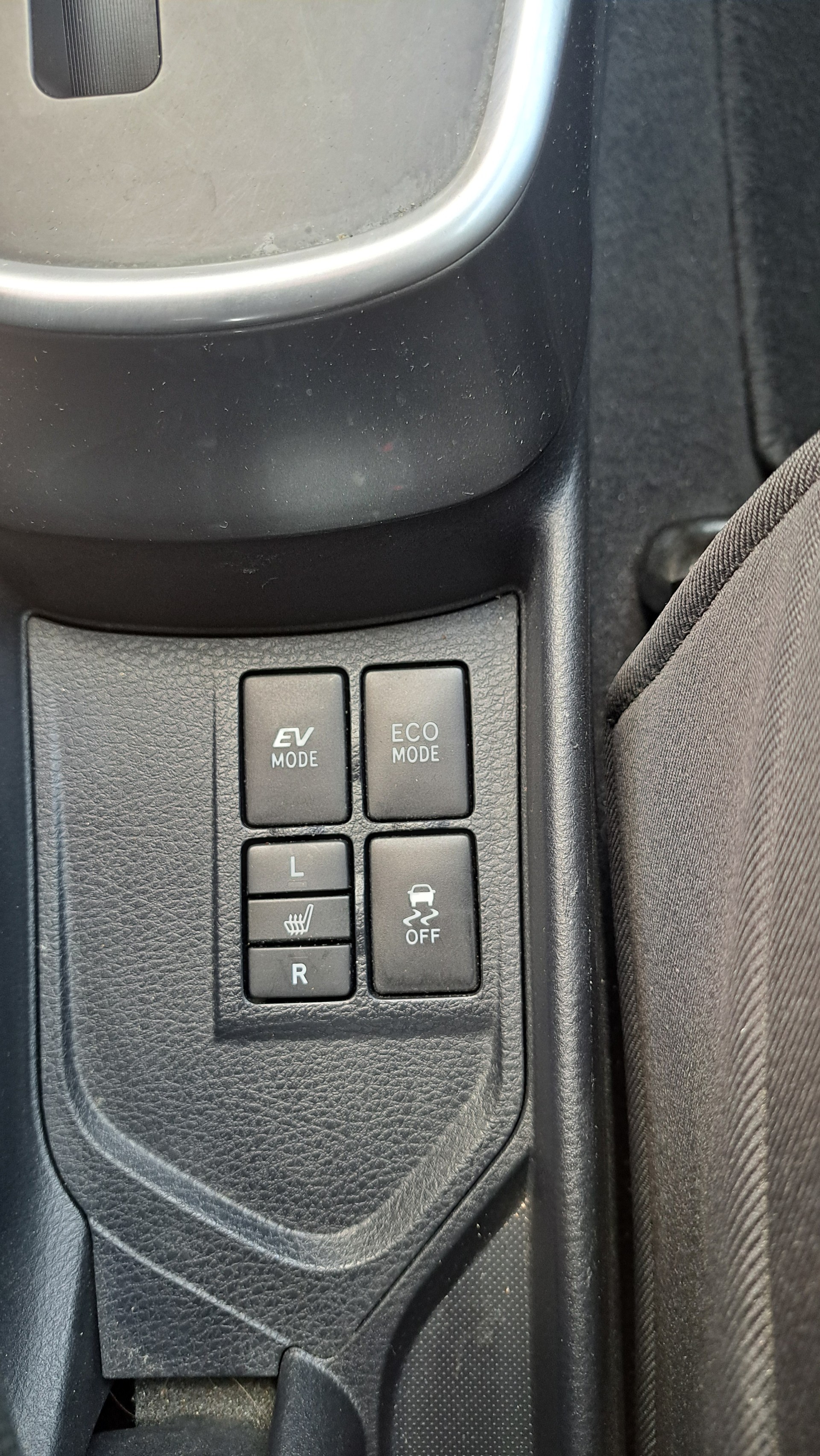 TOYOTA Yaris 1.5 VVT-i Hybrid Trend e-CVT-image-15