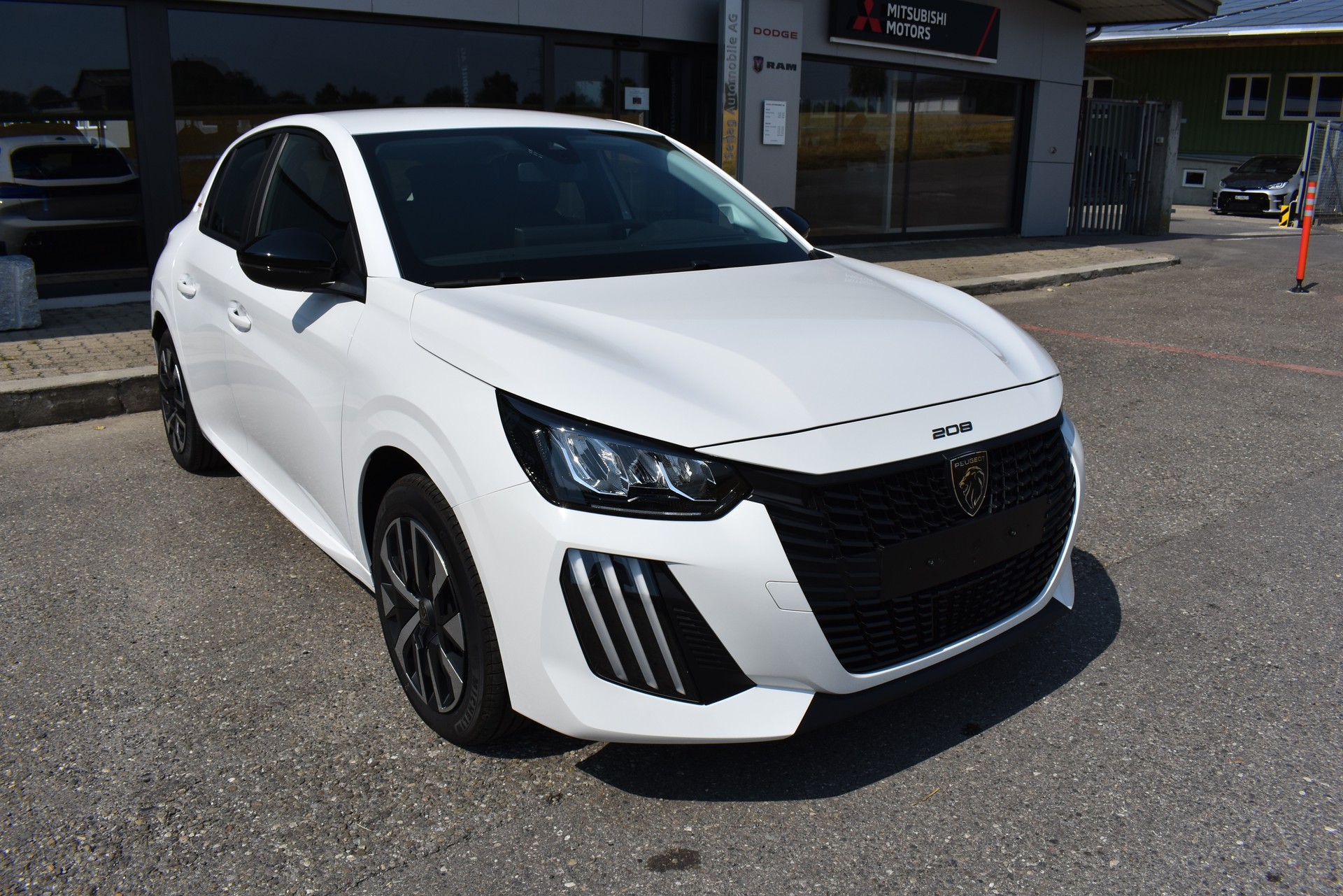 PEUGEOT 208 Elektrik 100 kW Style-image-3