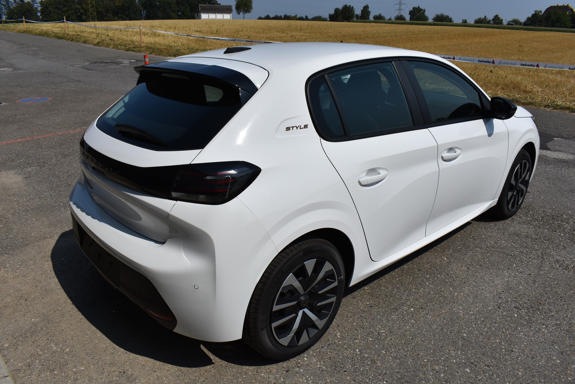 PEUGEOT 208 Elektrik 100 kW Style-image-5