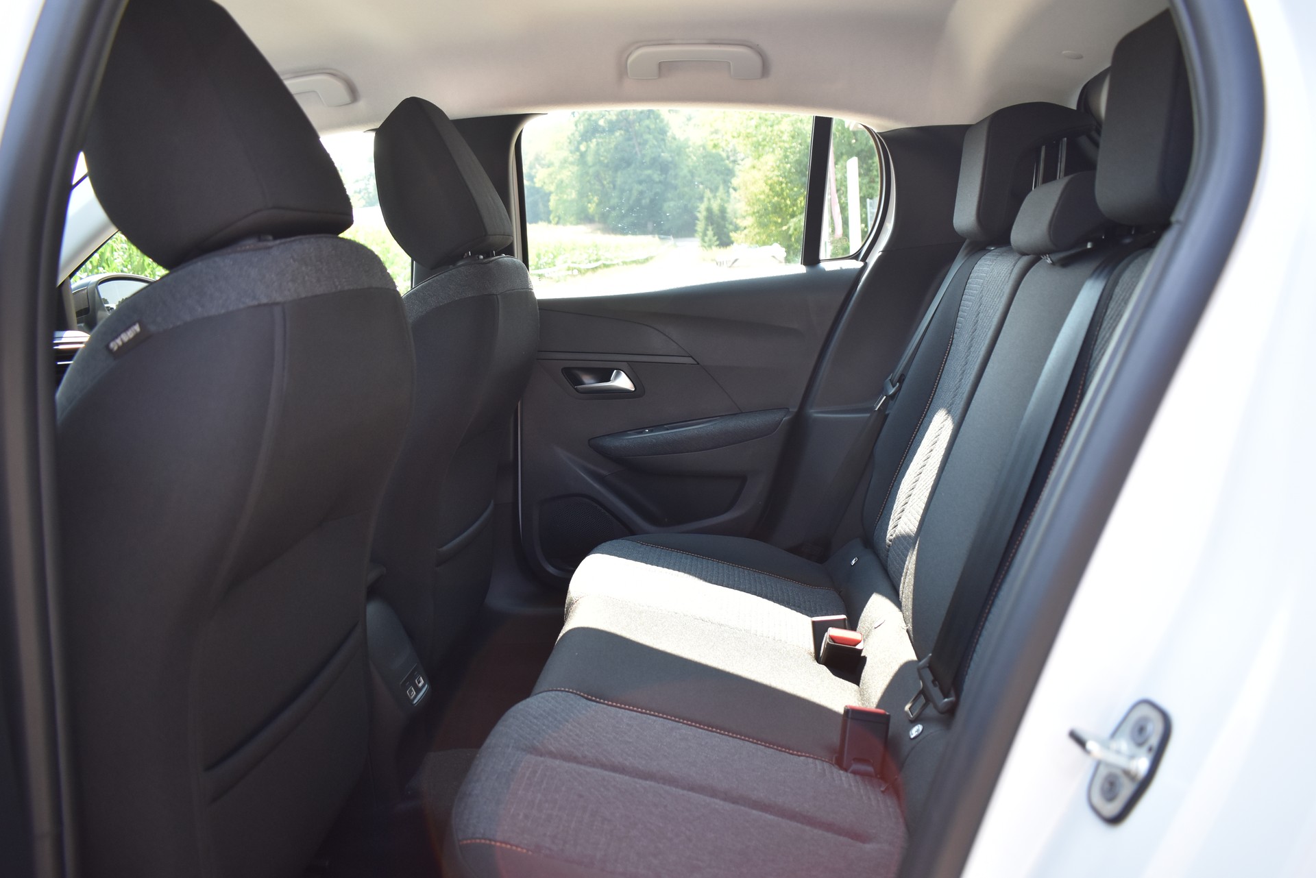 PEUGEOT 208 Elektrik 100 kW Style-image-9