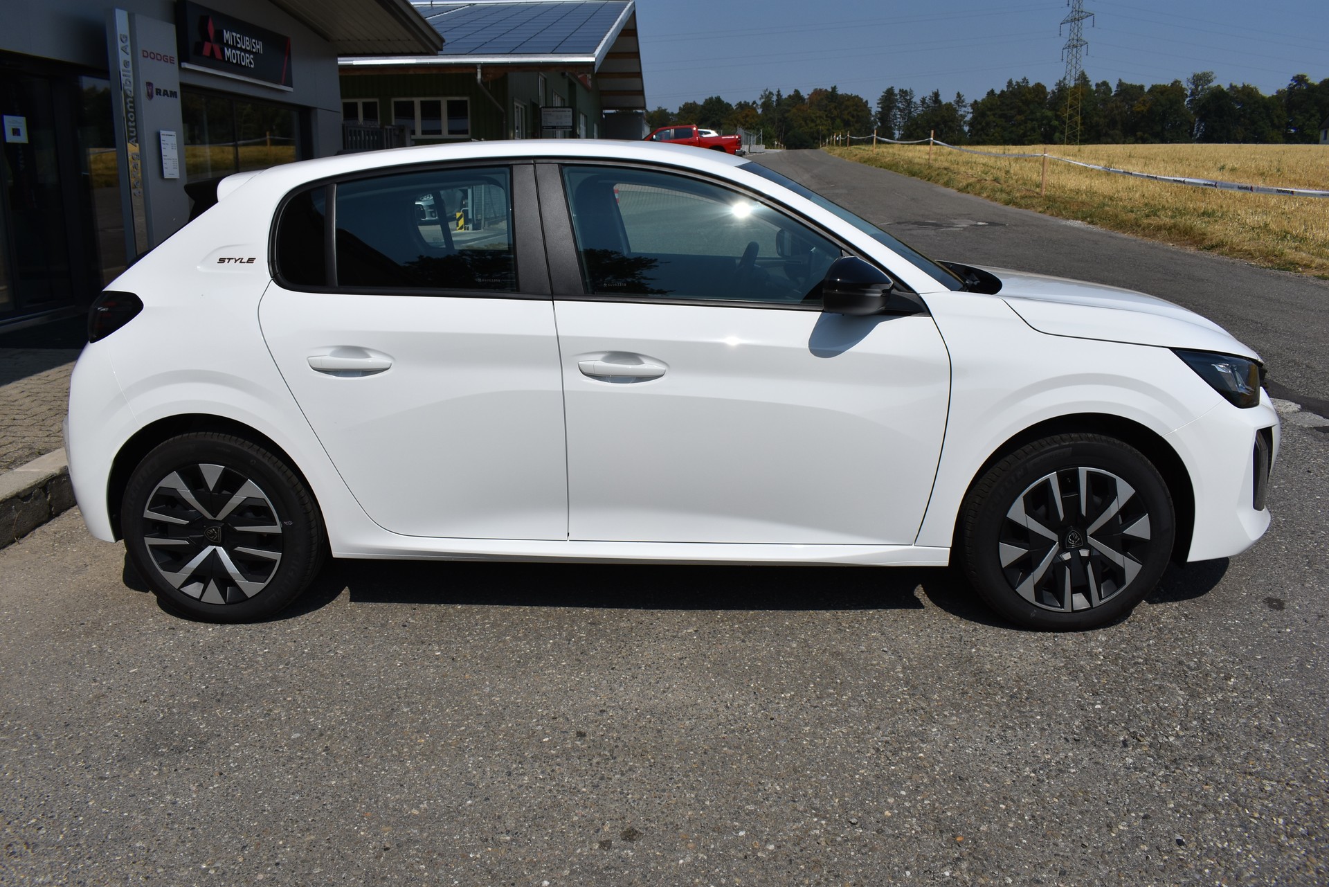 PEUGEOT 208 Elektrik 100 kW Style-image-4