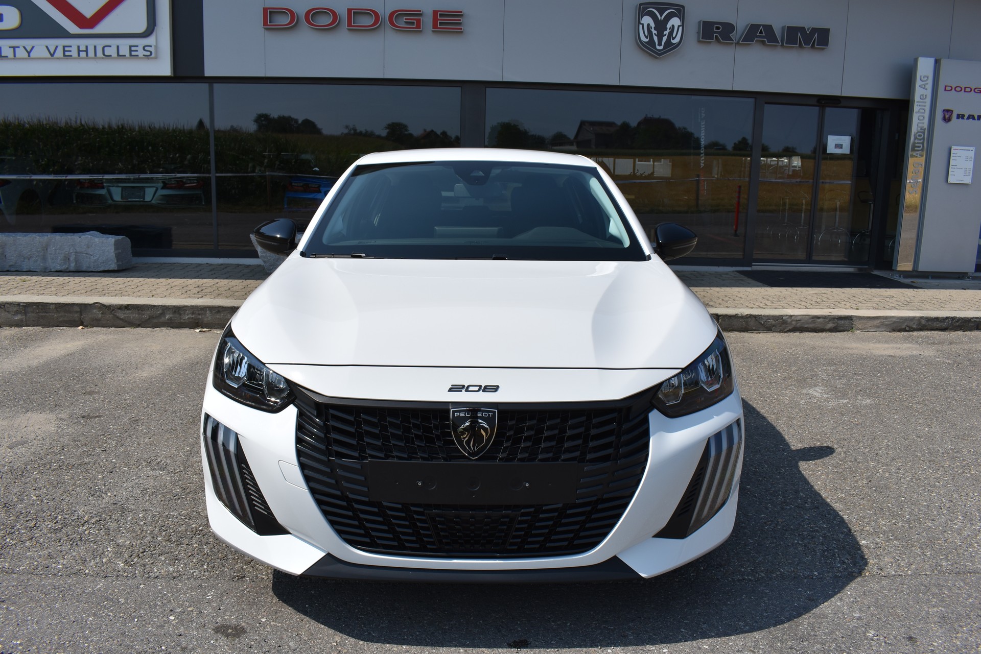 PEUGEOT 208 Elektrik 100 kW Style-image-2