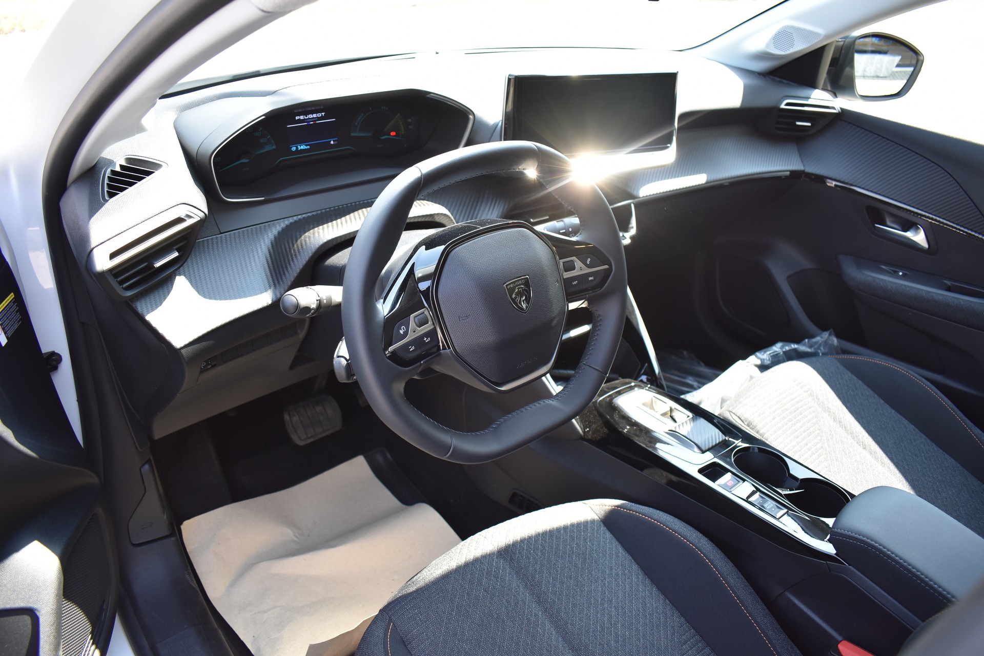 PEUGEOT 208 Elektrik 100 kW Style-image-11