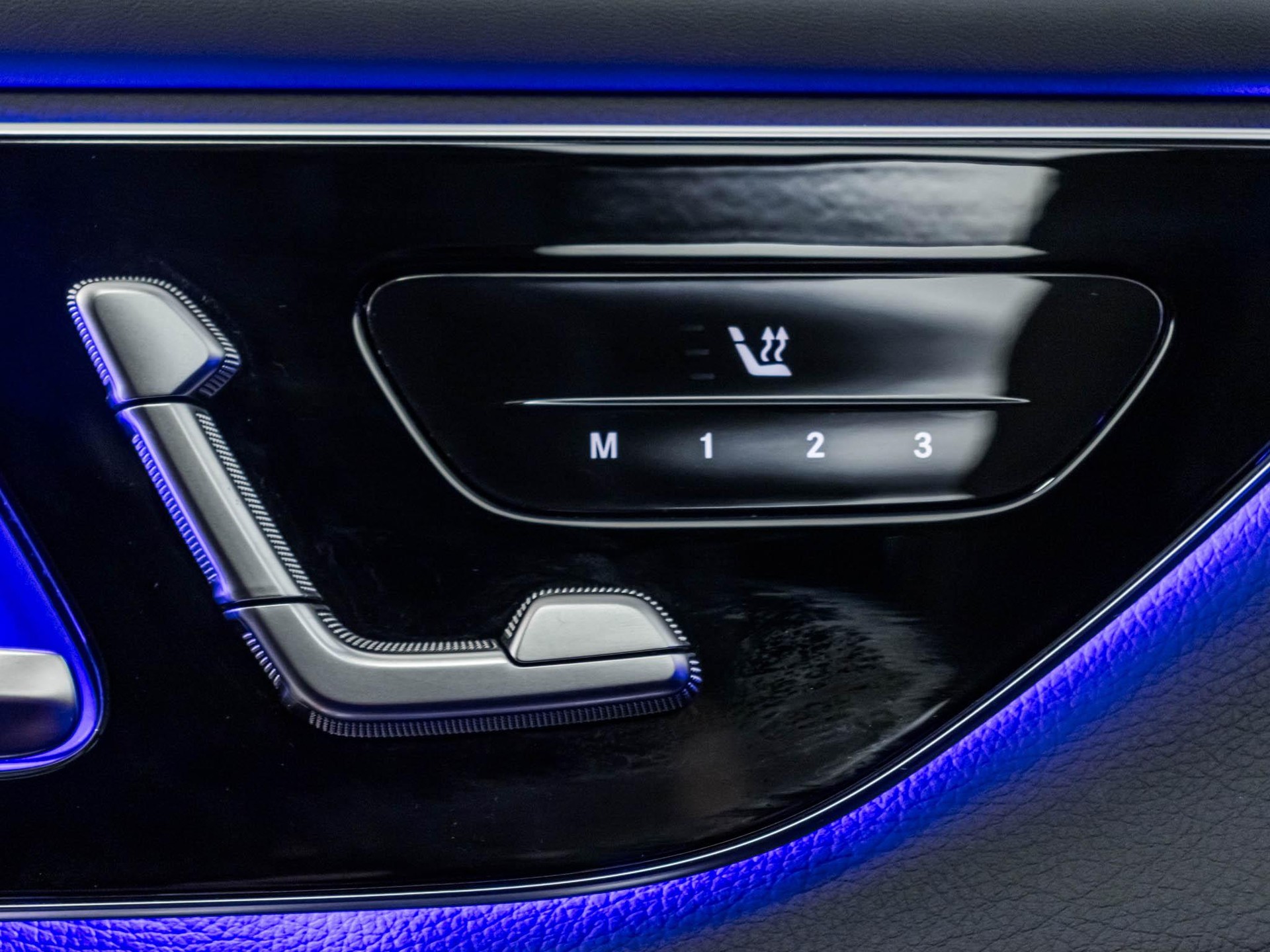 MERCEDES-BENZ GLC 300 e 4MATIC-image-12