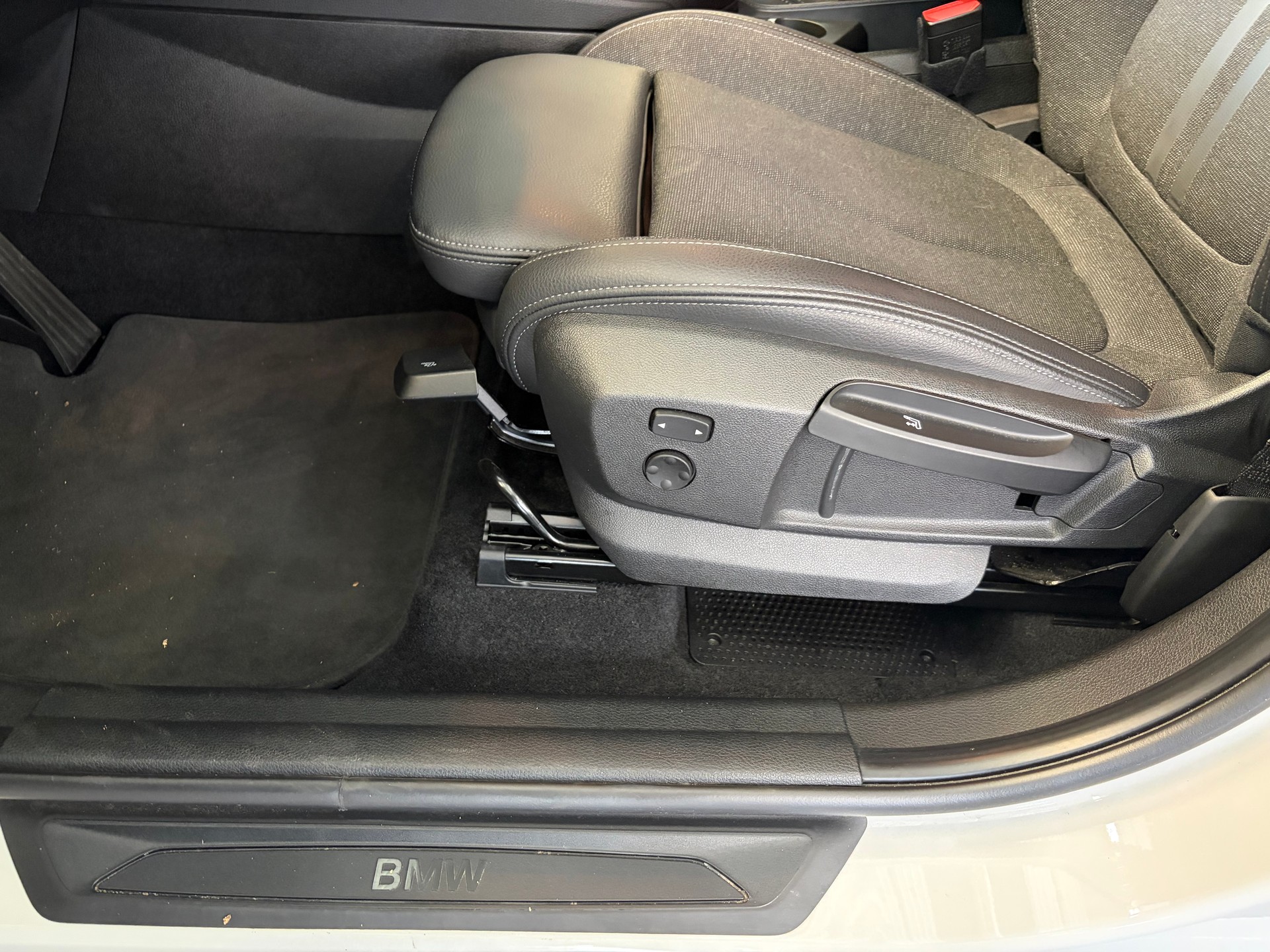 BMW 220d xDrive Gran Tourer | CH Fzg. | Driving Assistant Plus | Kamera | LED Scheinw. | HeadUp | Sportsitze |-image-21