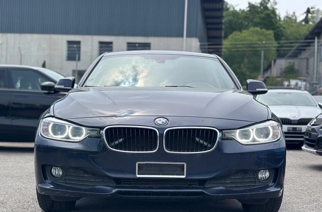 BMW 320d xDrive Touring Sport Line Steptronic-image-2