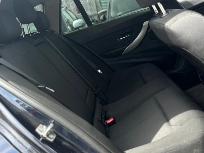 BMW 320d xDrive Touring Sport Line Steptronic-image-6