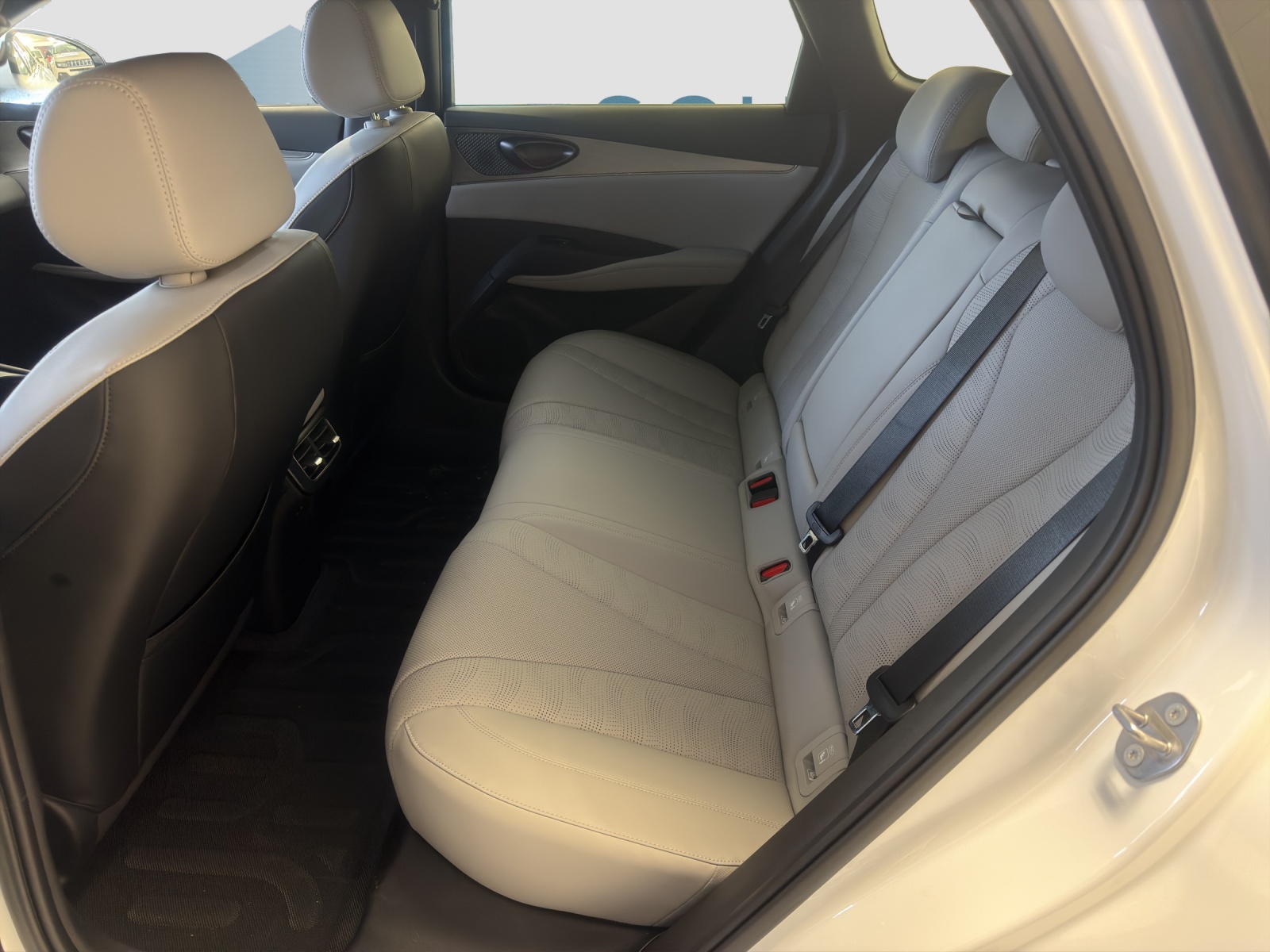 BYD Seal 6 DM-i Touring Comfort-image-7