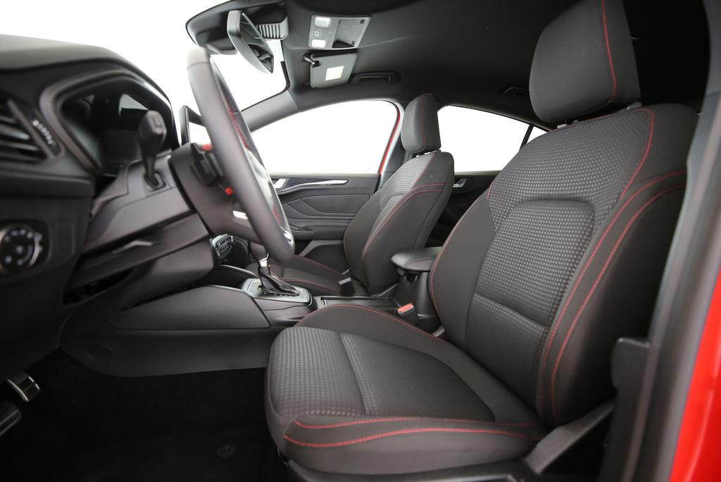 FORD Focus 1.0i EcoB Hybrid 155 ST-Line Style-image-2