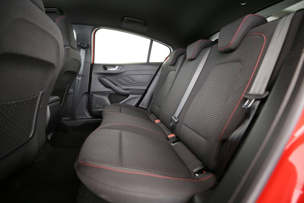 FORD Focus 1.0i EcoB Hybrid 155 ST-Line Style-image-8