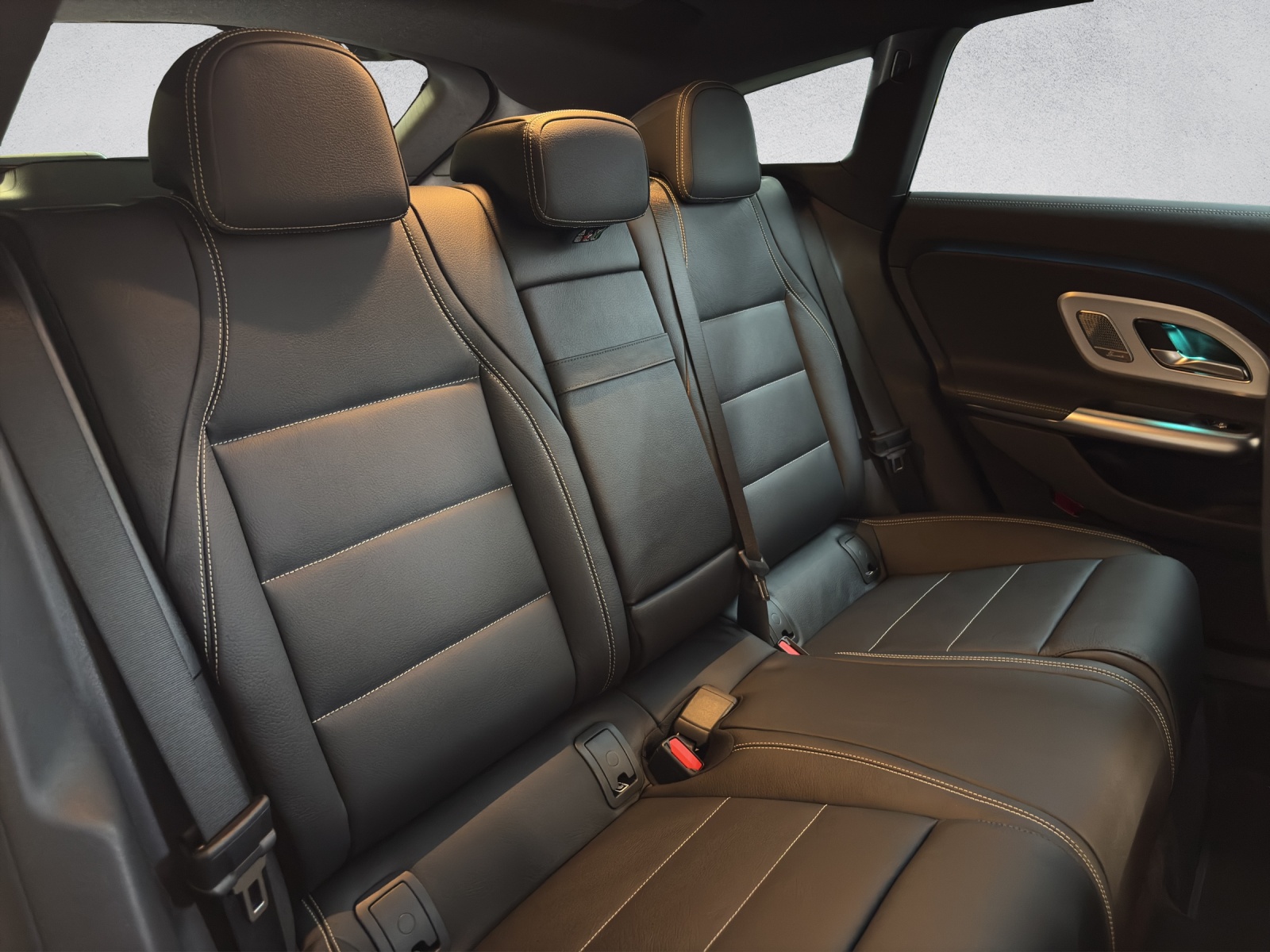 MERCEDES-BENZ CLA 220 4Matic AMG Line Shooting Brake-image-13