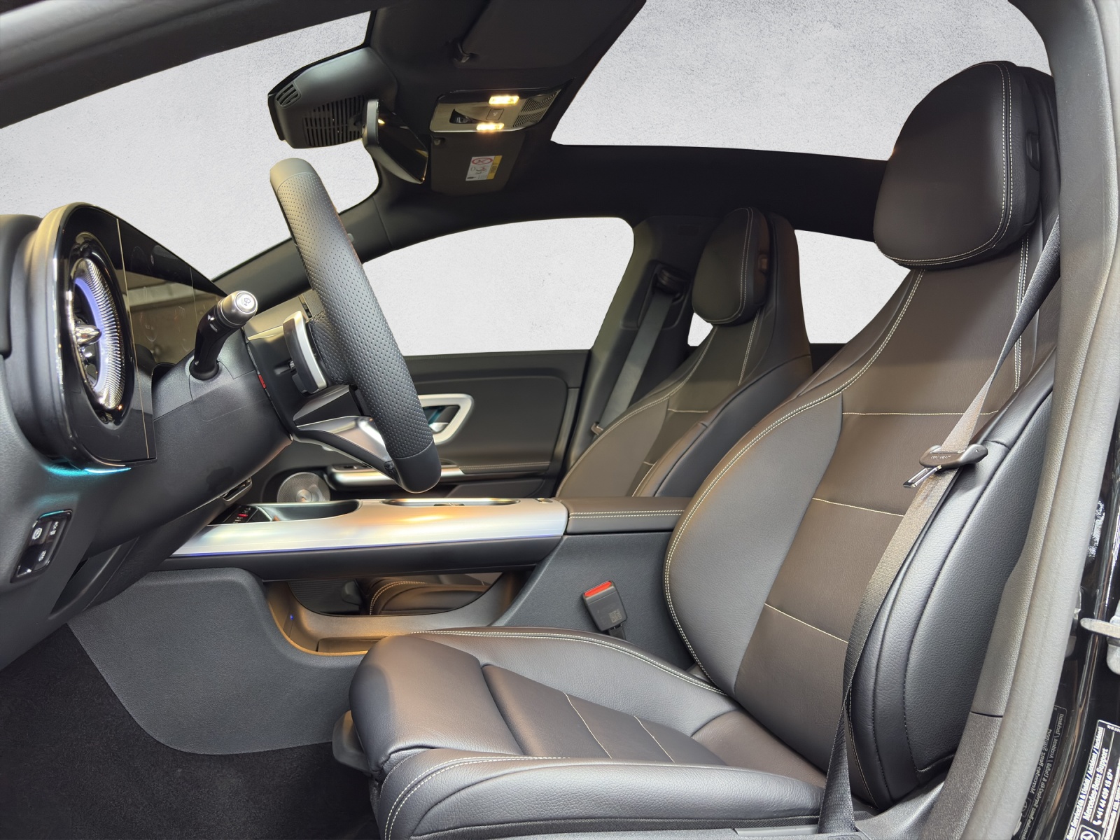 MERCEDES-BENZ CLA 220 4Matic AMG Line Shooting Brake-image-10