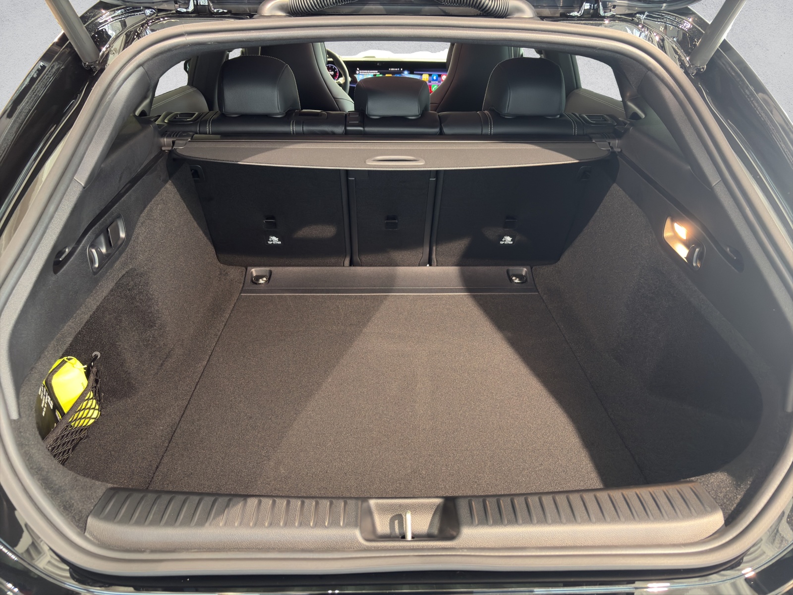 MERCEDES-BENZ CLA 220 4Matic AMG Line Shooting Brake-image-8