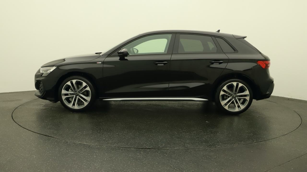 AUDI A3 Sportback TFSI 110 kW S line S tronic-image-1