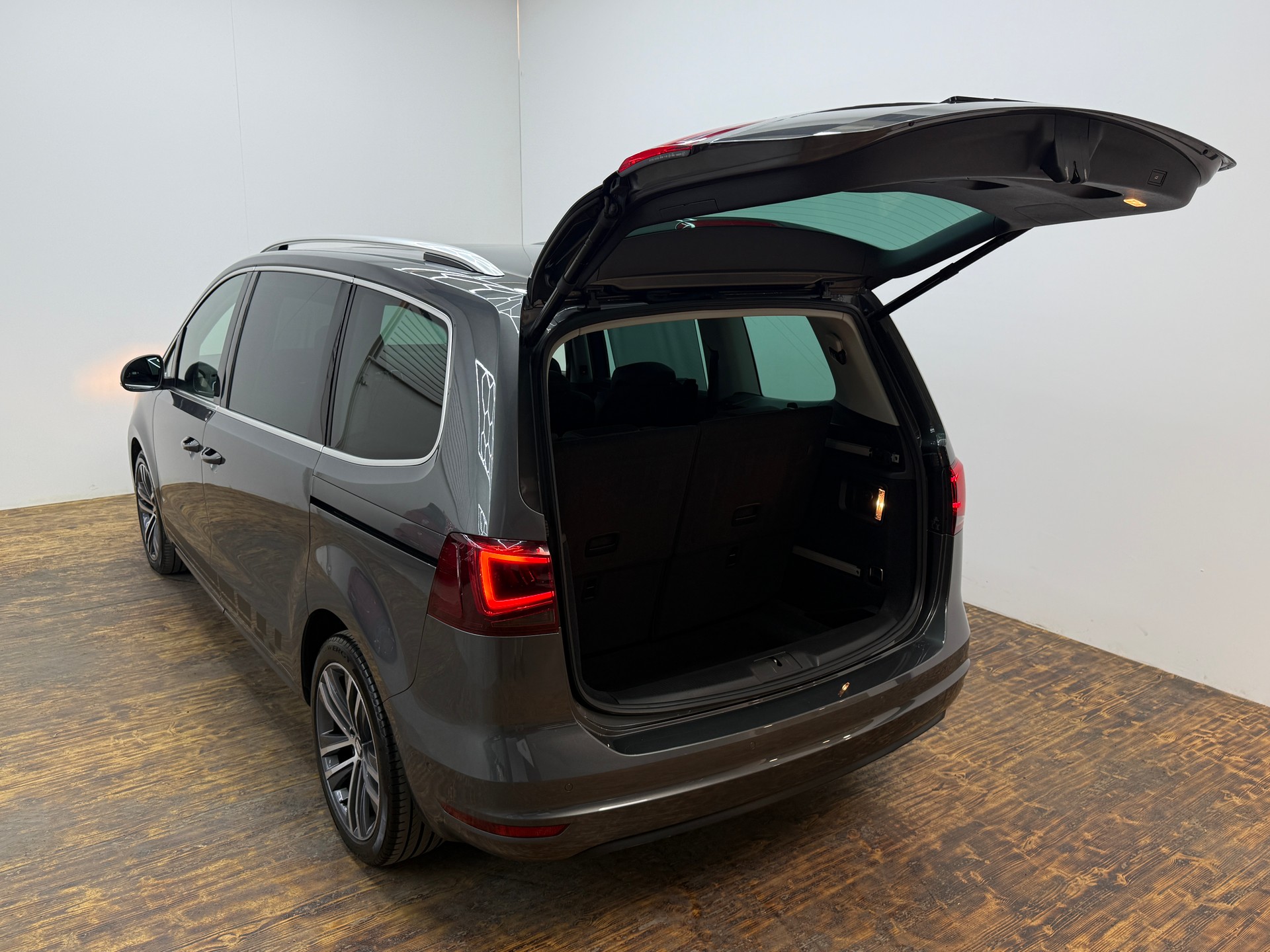 SEAT Alhambra 2.0 TSI FR Line DSG-image-23
