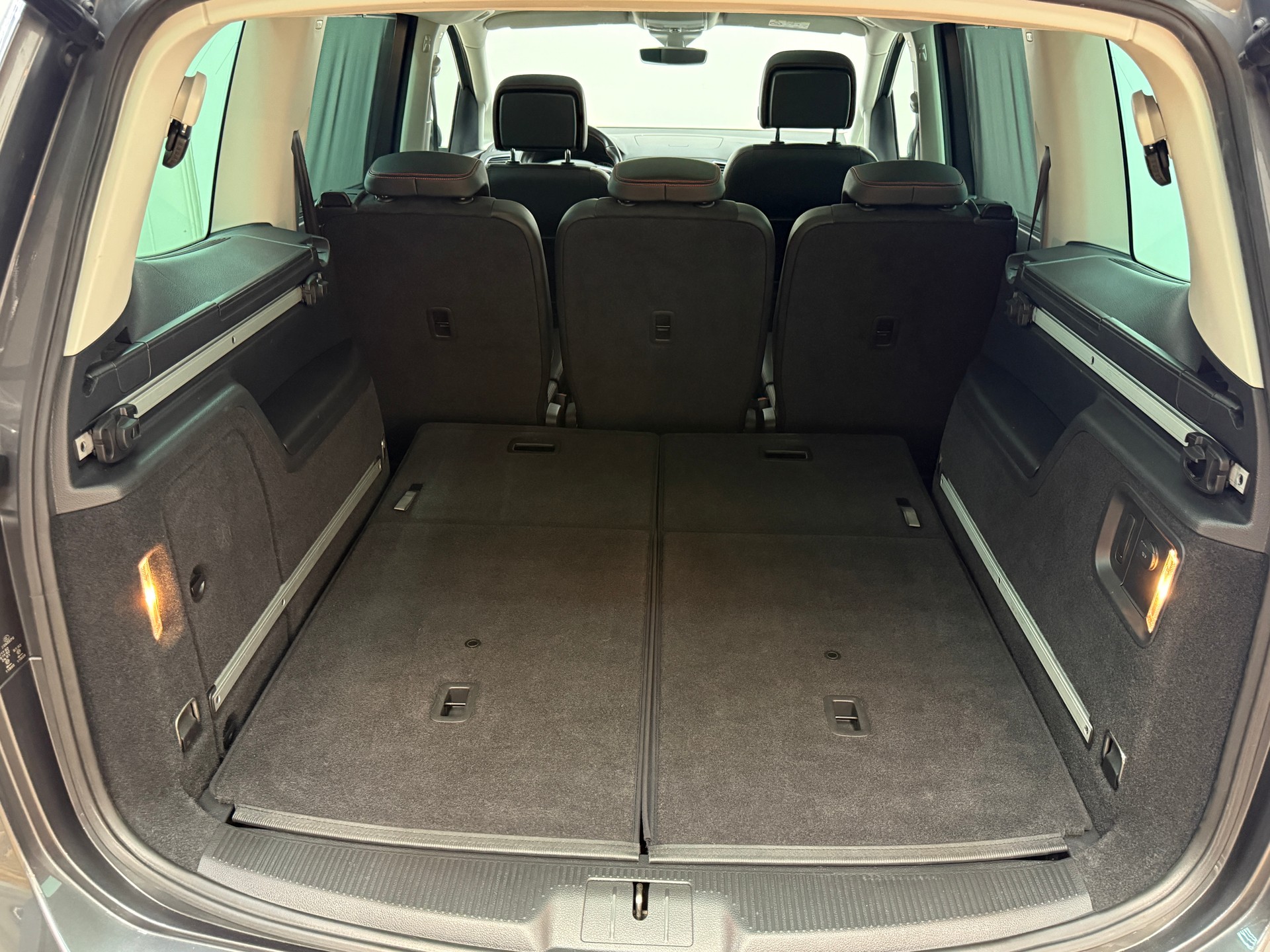 SEAT Alhambra 2.0 TSI FR Line DSG-image-24