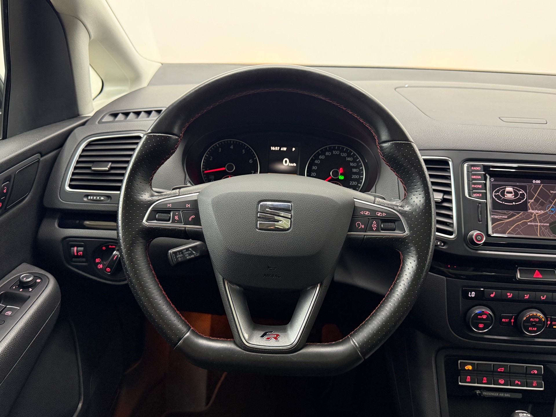SEAT Alhambra 2.0 TSI FR Line DSG-image-28